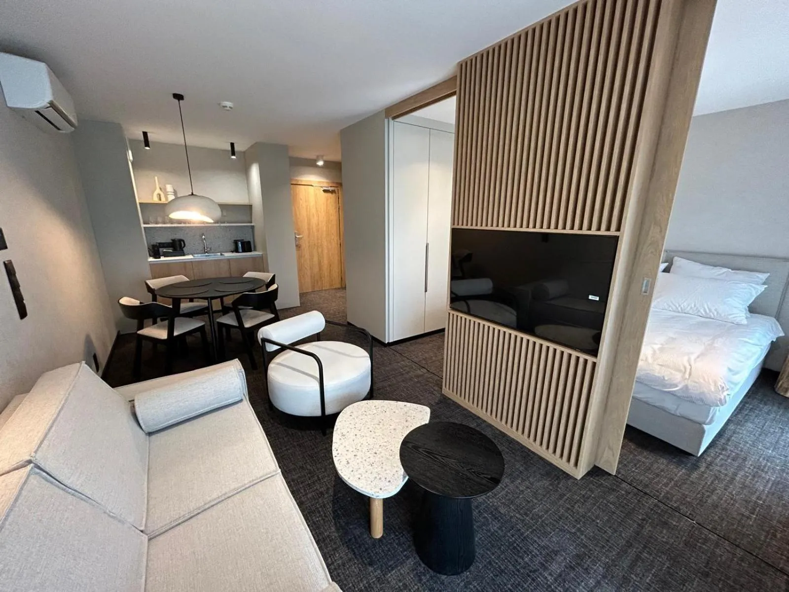 Communal lounge/ TV room, Bed in Nickel Resort & Wellnest Kołobrzeg - Grzybowo