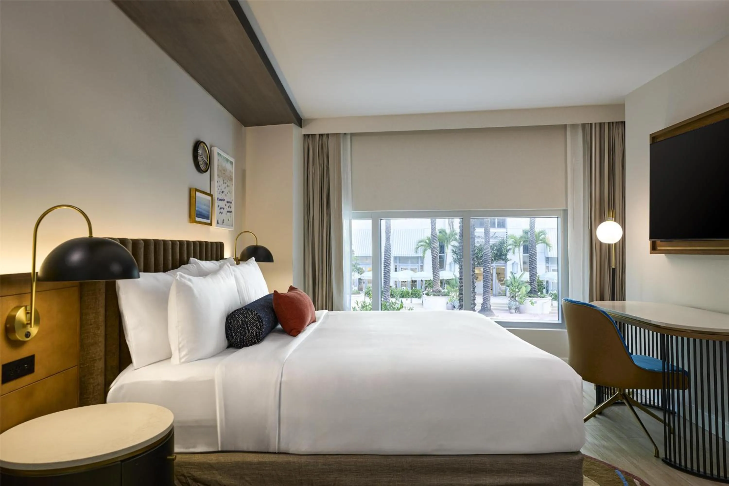 Photo of the whole room, Bed in Hyatt Centric South Beach Miami