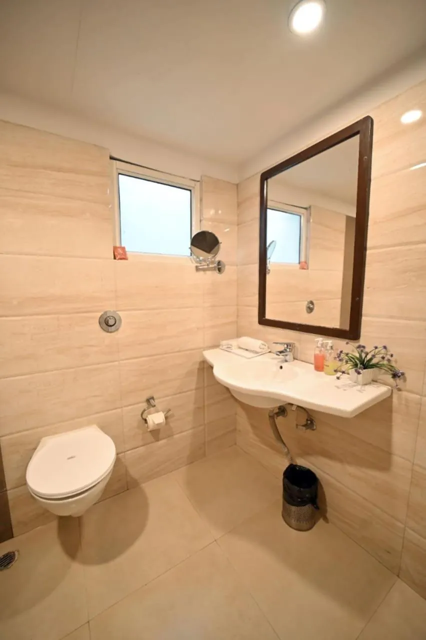 Toilet in Hotel Prag Continental