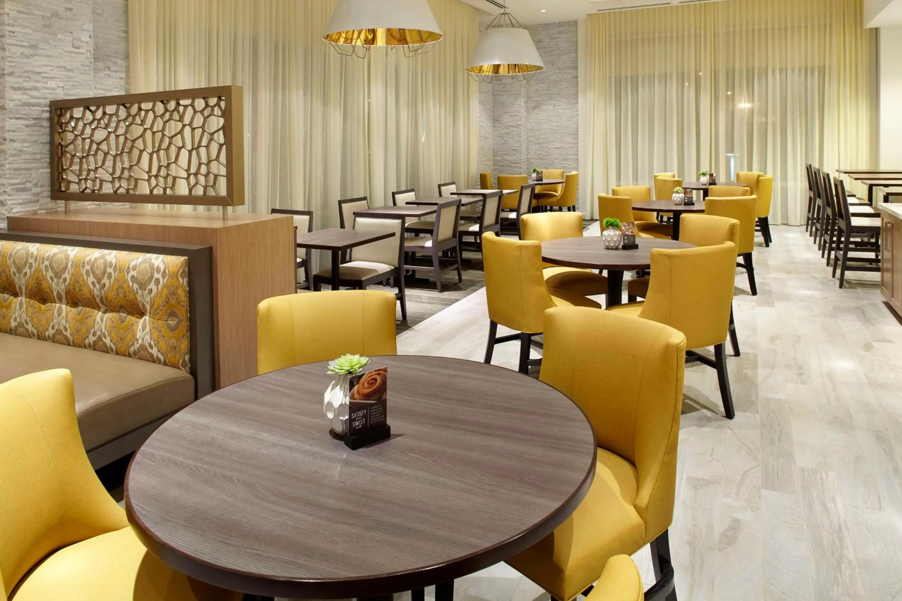 Restaurant/places to eat in Hyatt Place Miami Airport East