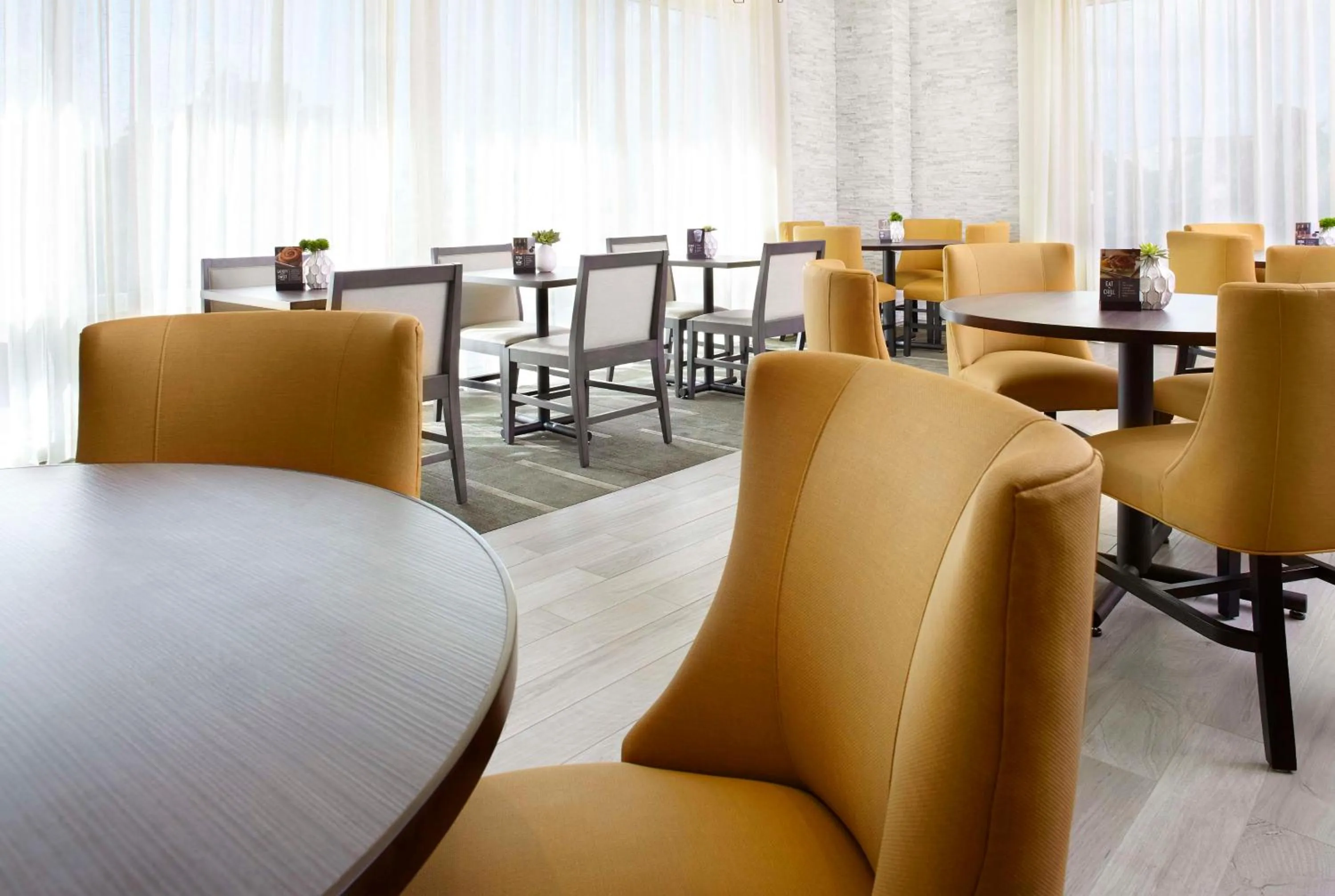 Restaurant/places to eat in Hyatt Place Miami Airport East