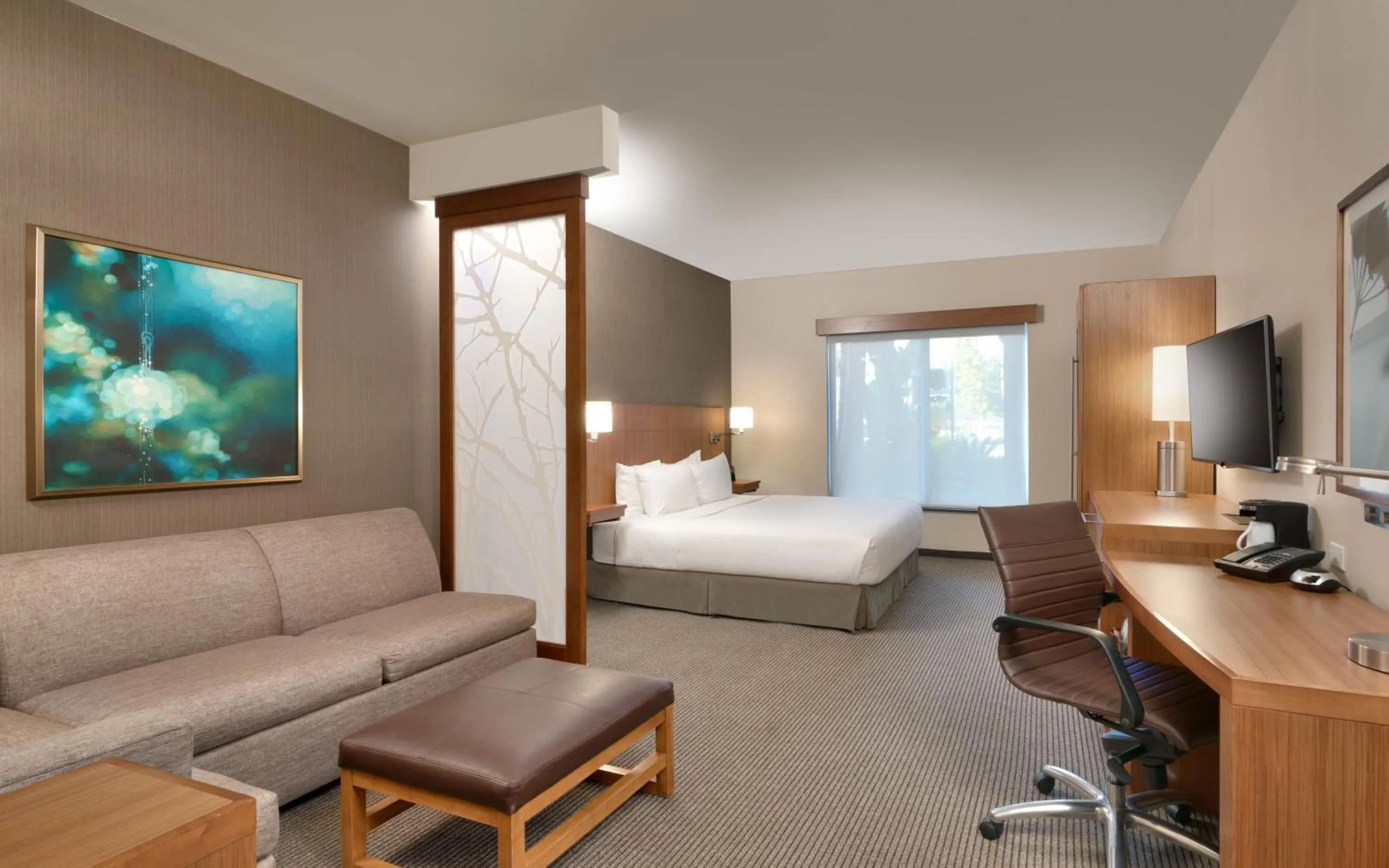 Photo of the whole room, Bed in Hyatt Place Miami Airport East