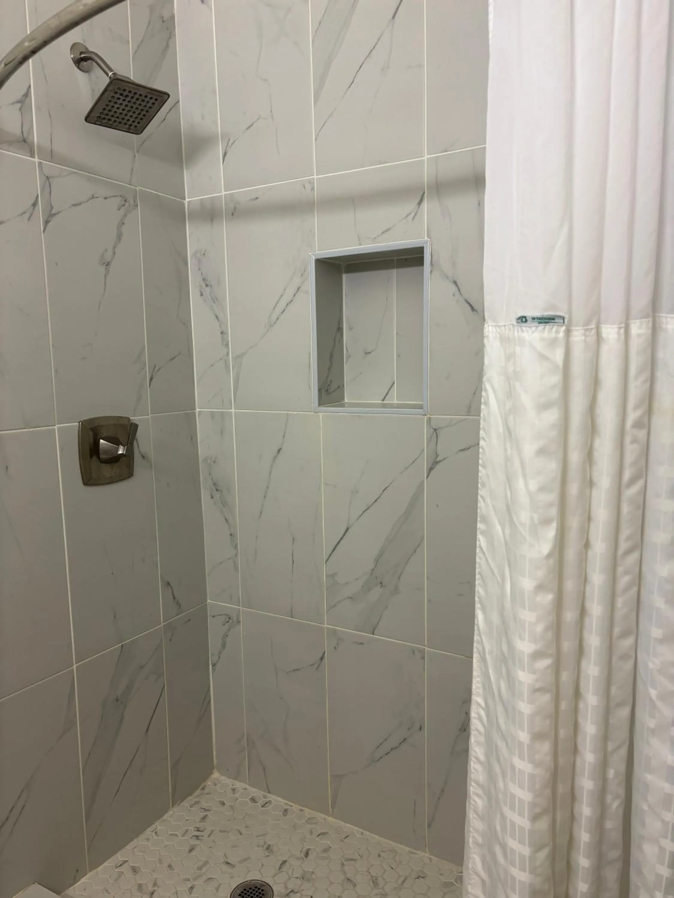 Shower in Deluxe Inn & Suites