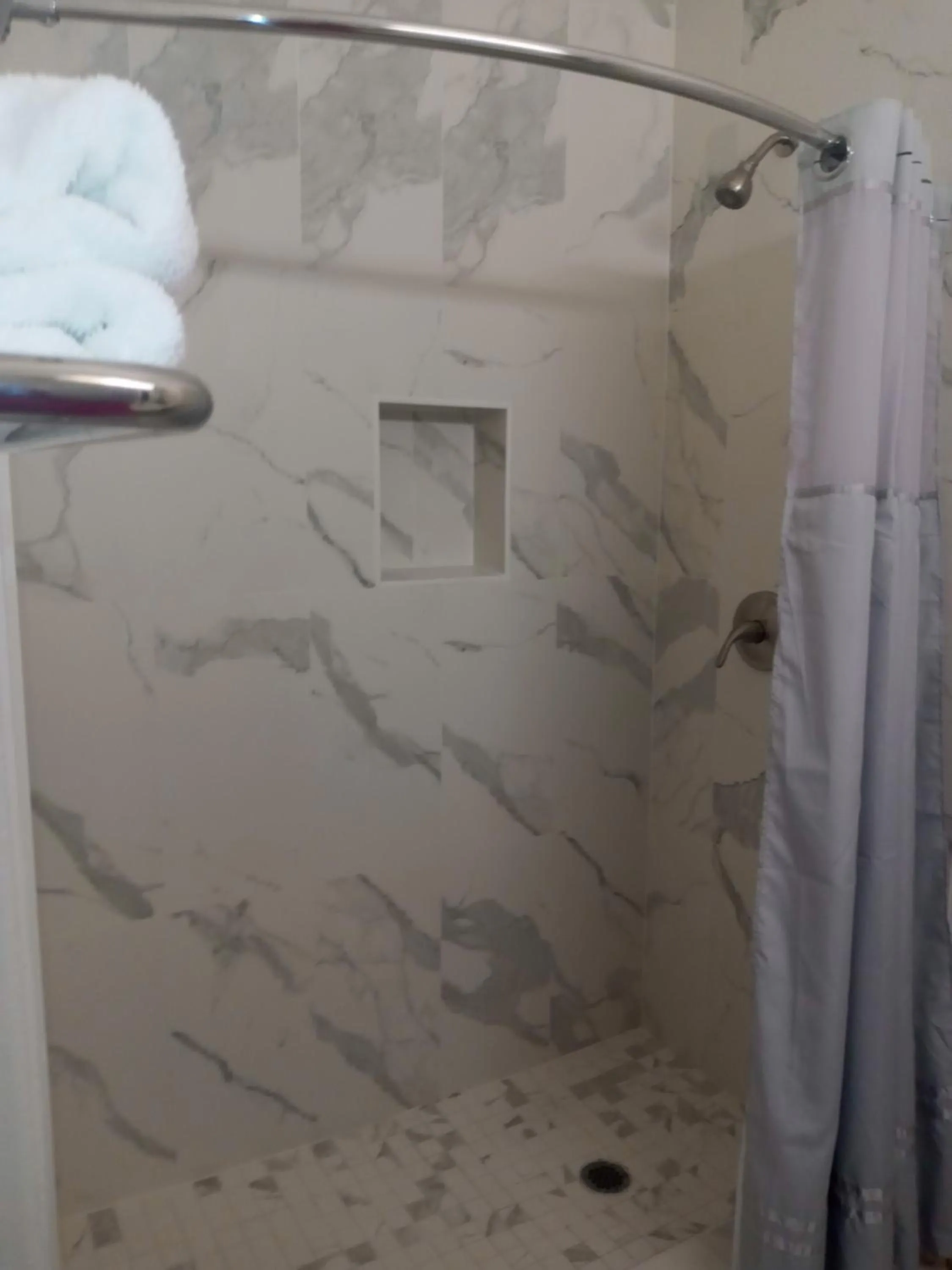 Shower in Deluxe Inn & Suites