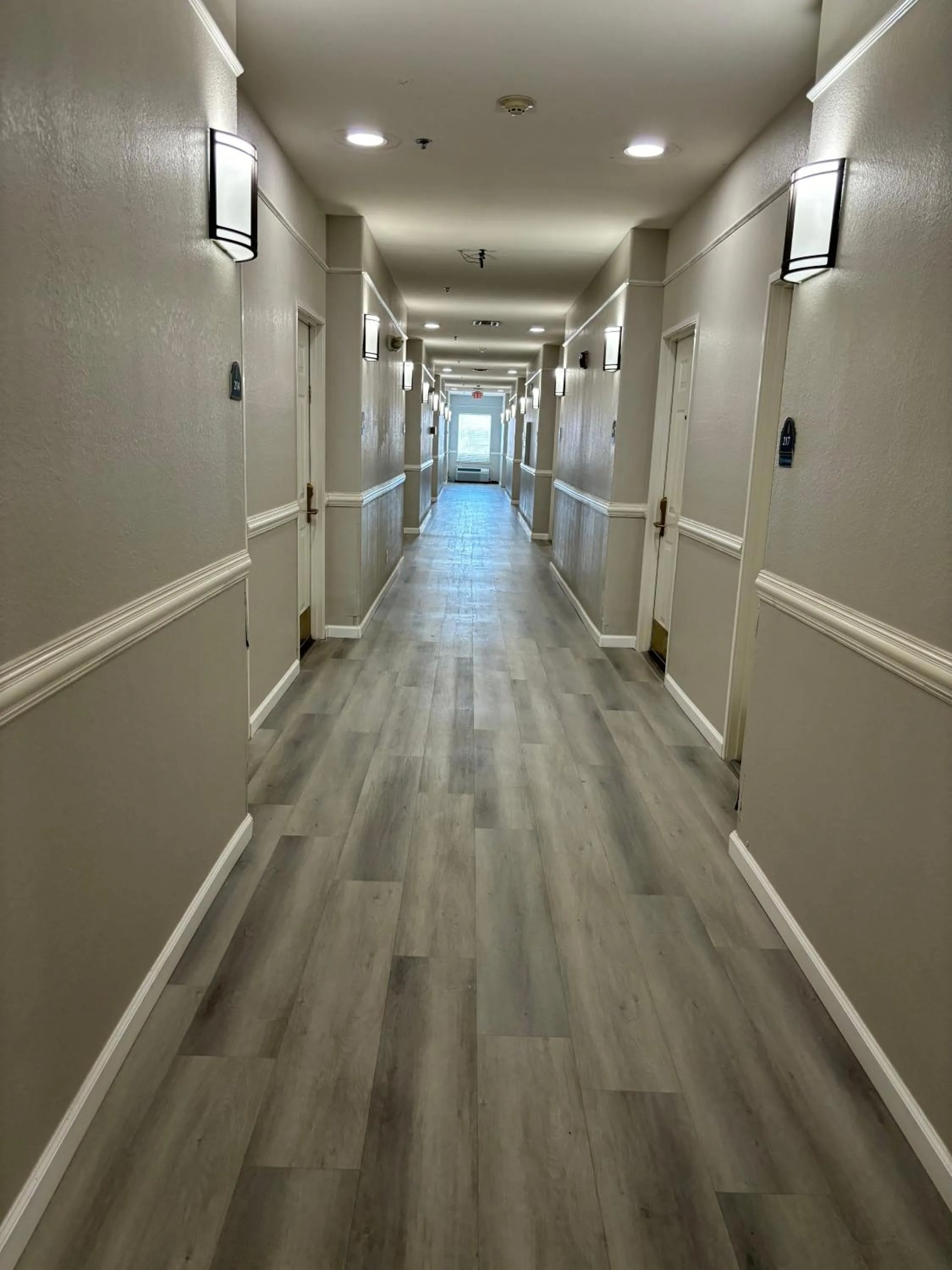 Property building in Deluxe Inn & Suites