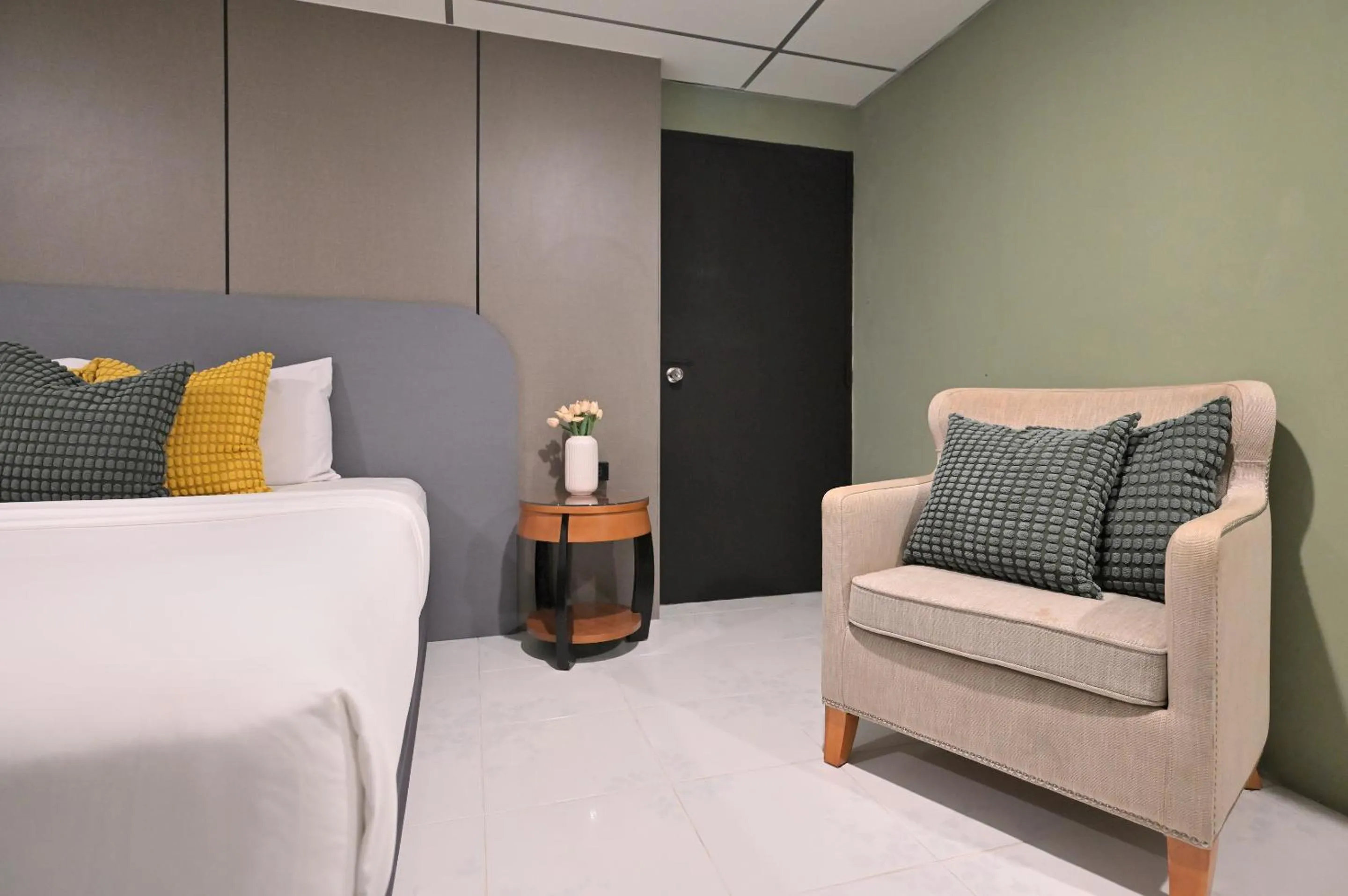 Bed in Floton Bangkok Hotel