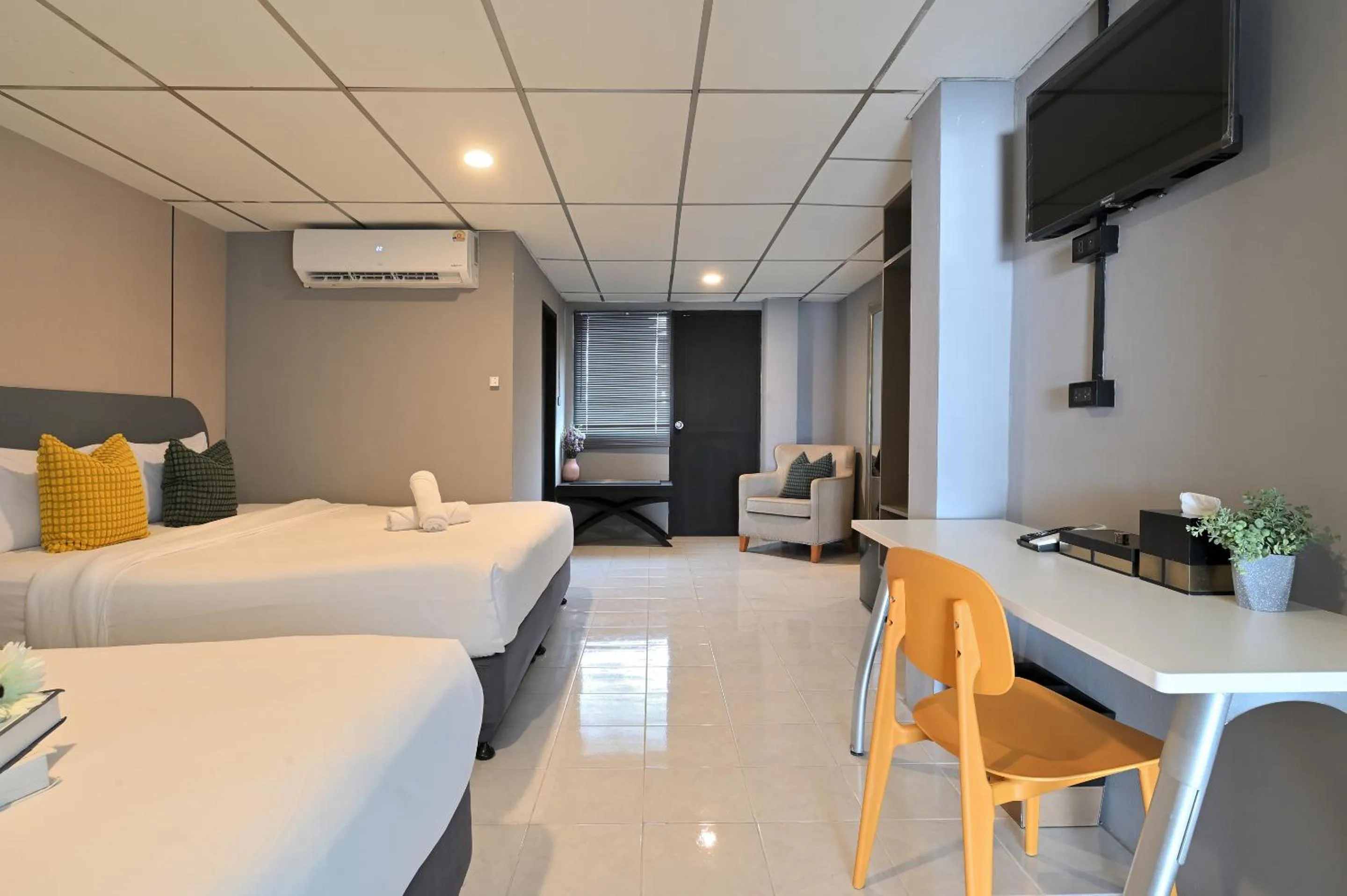 Bed in Floton Bangkok Hotel