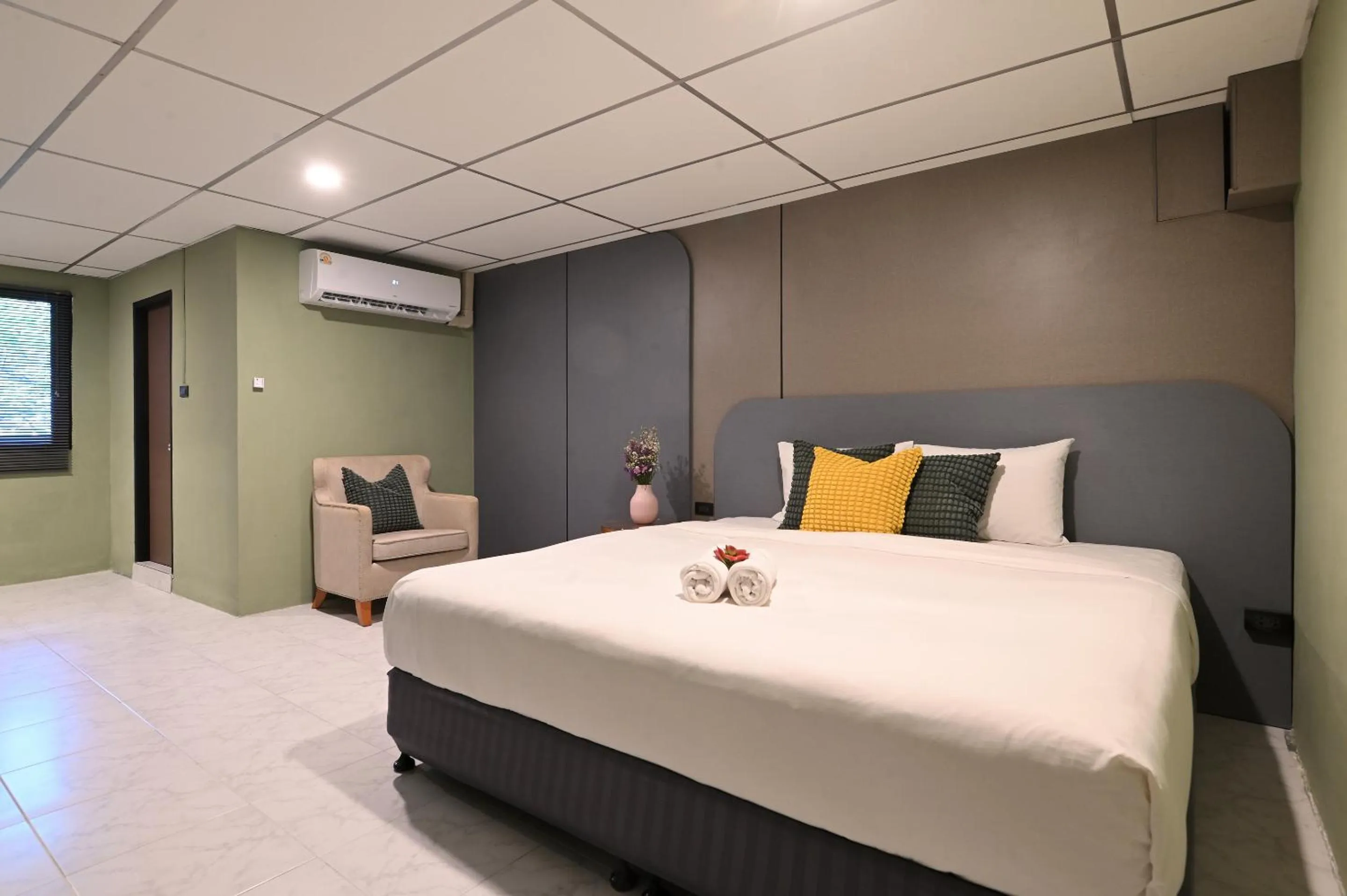 Bed in Floton Bangkok Hotel