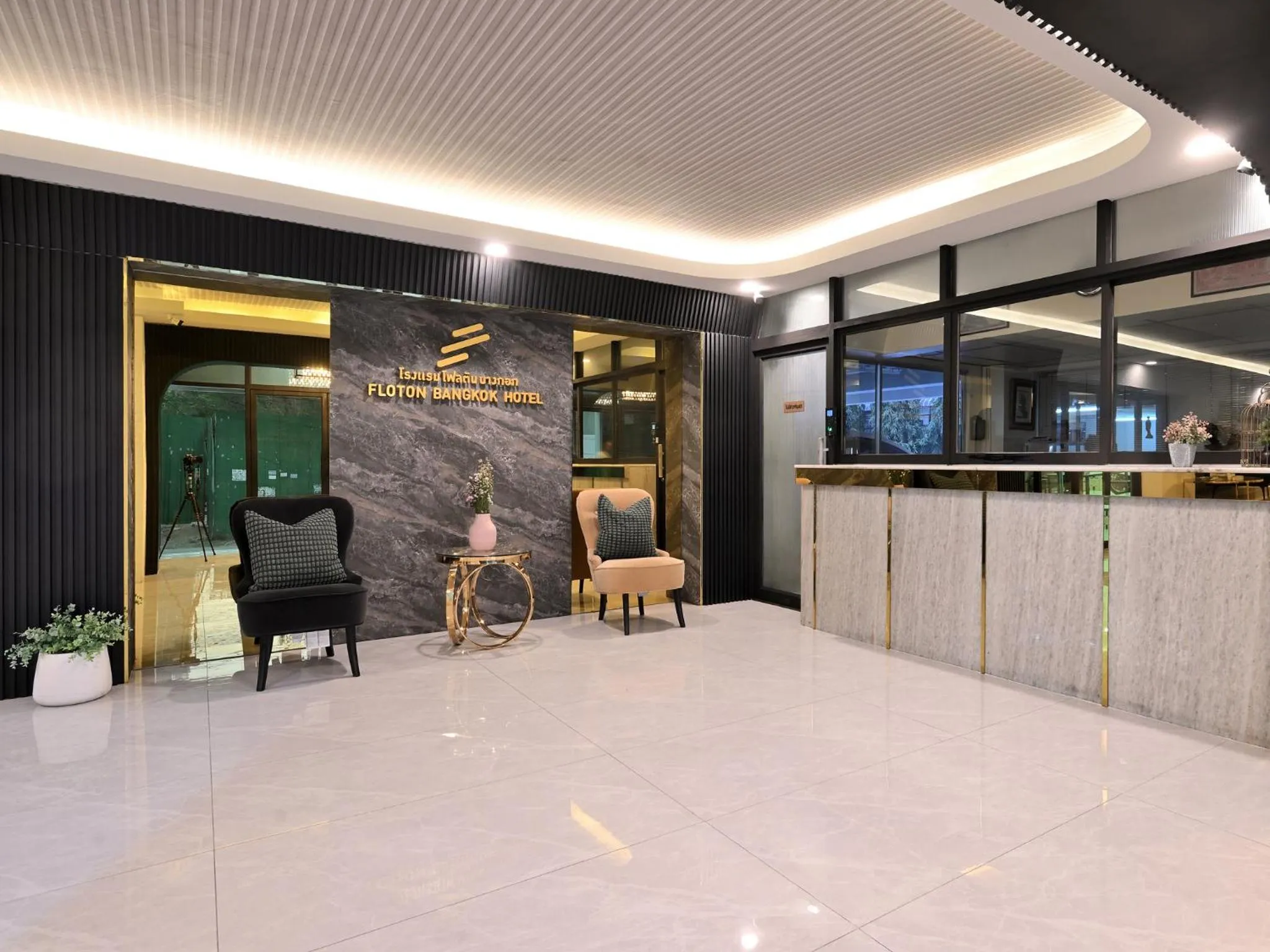 Lobby or reception in Floton Bangkok Hotel