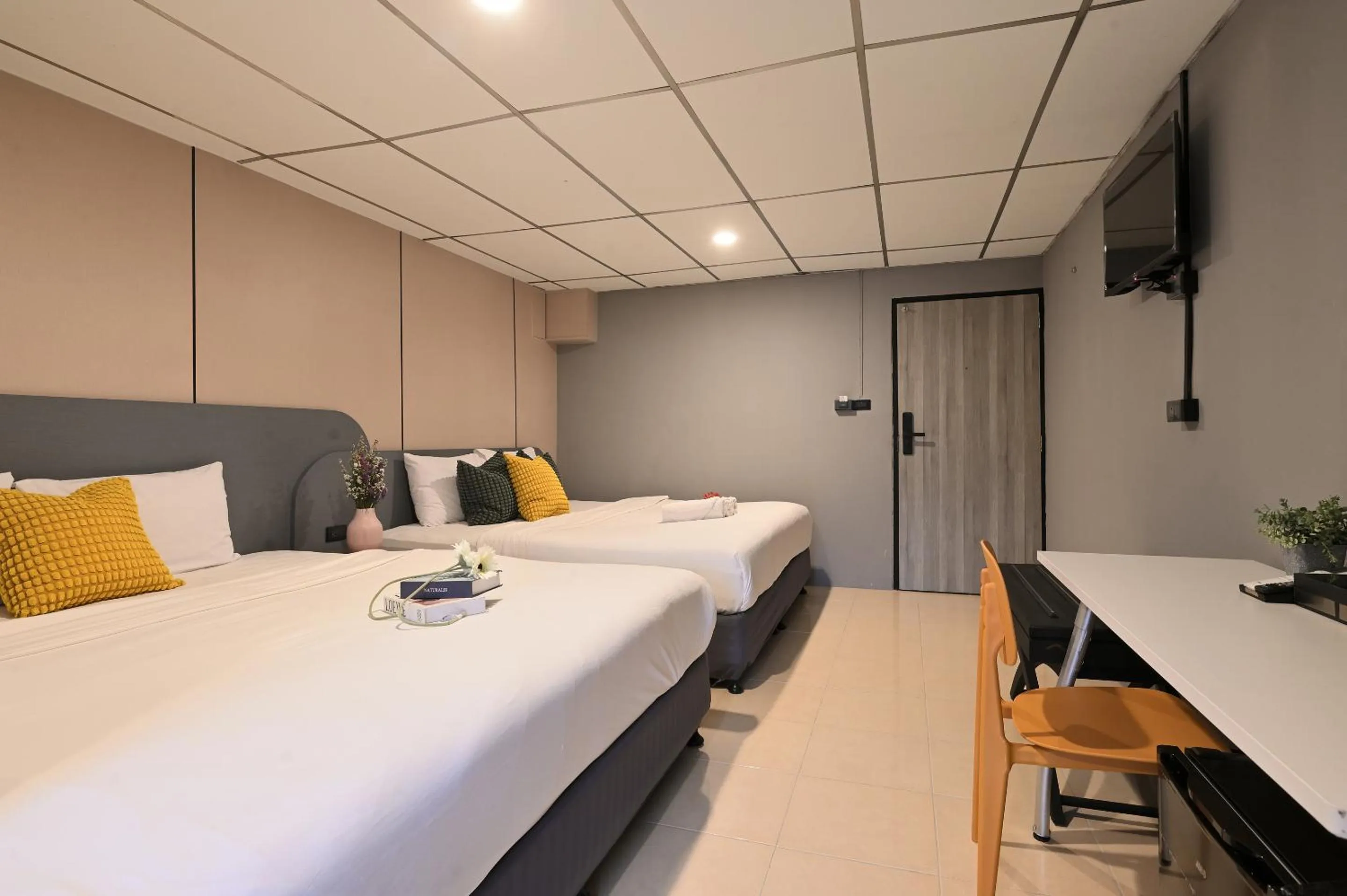 Bed in Floton Bangkok Hotel