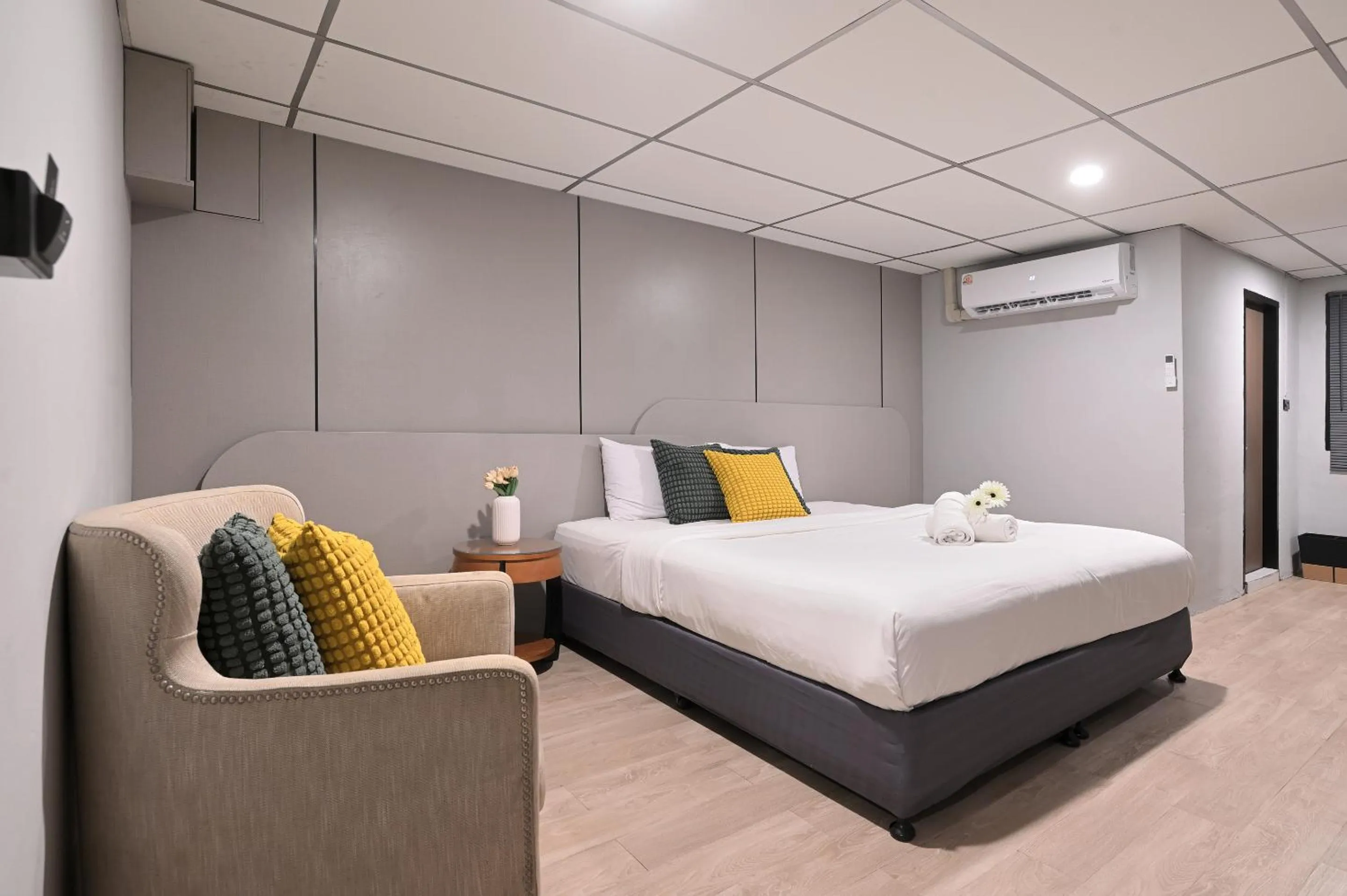 Bed in Floton Bangkok Hotel