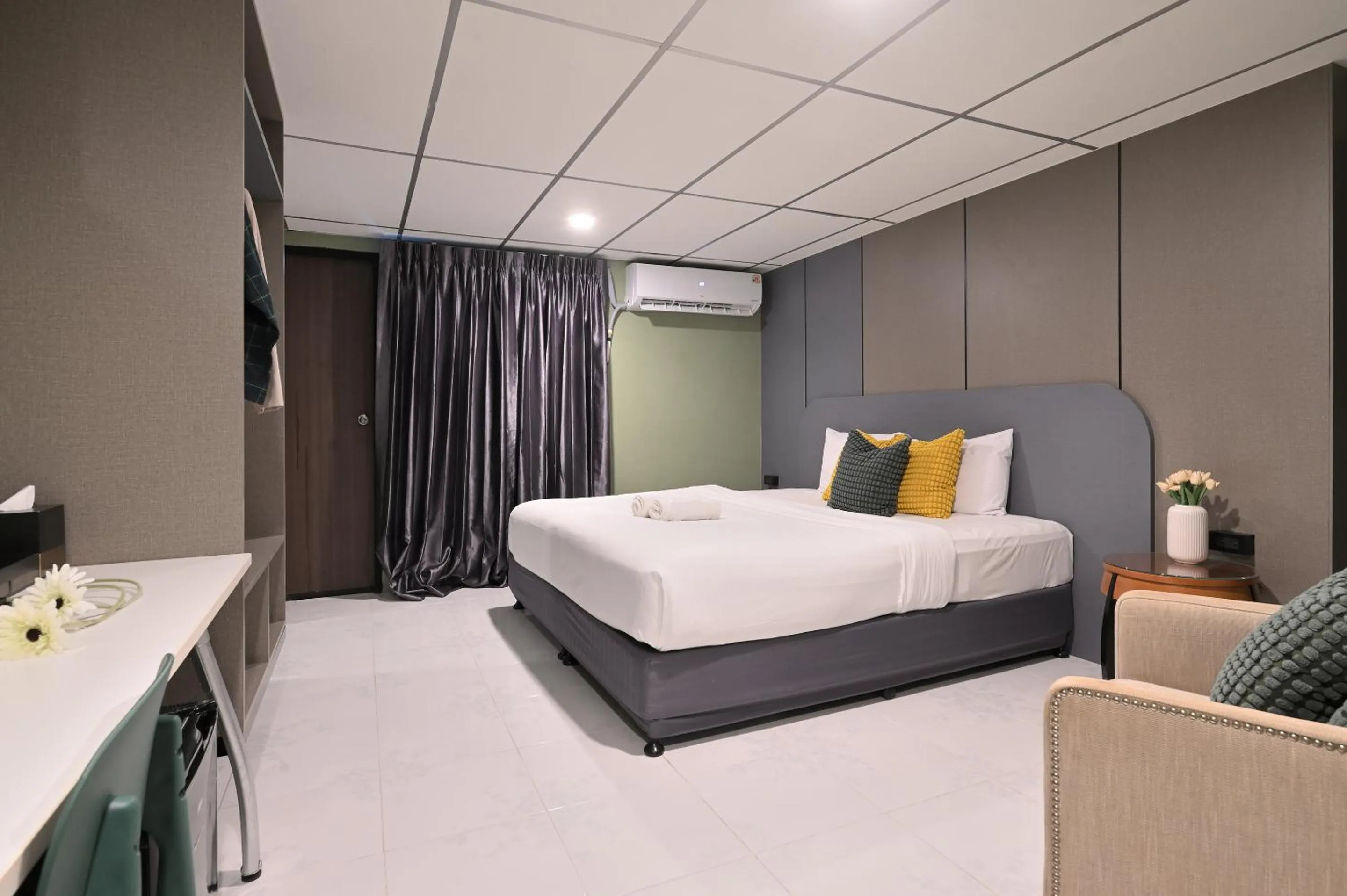 Bed in Floton Bangkok Hotel