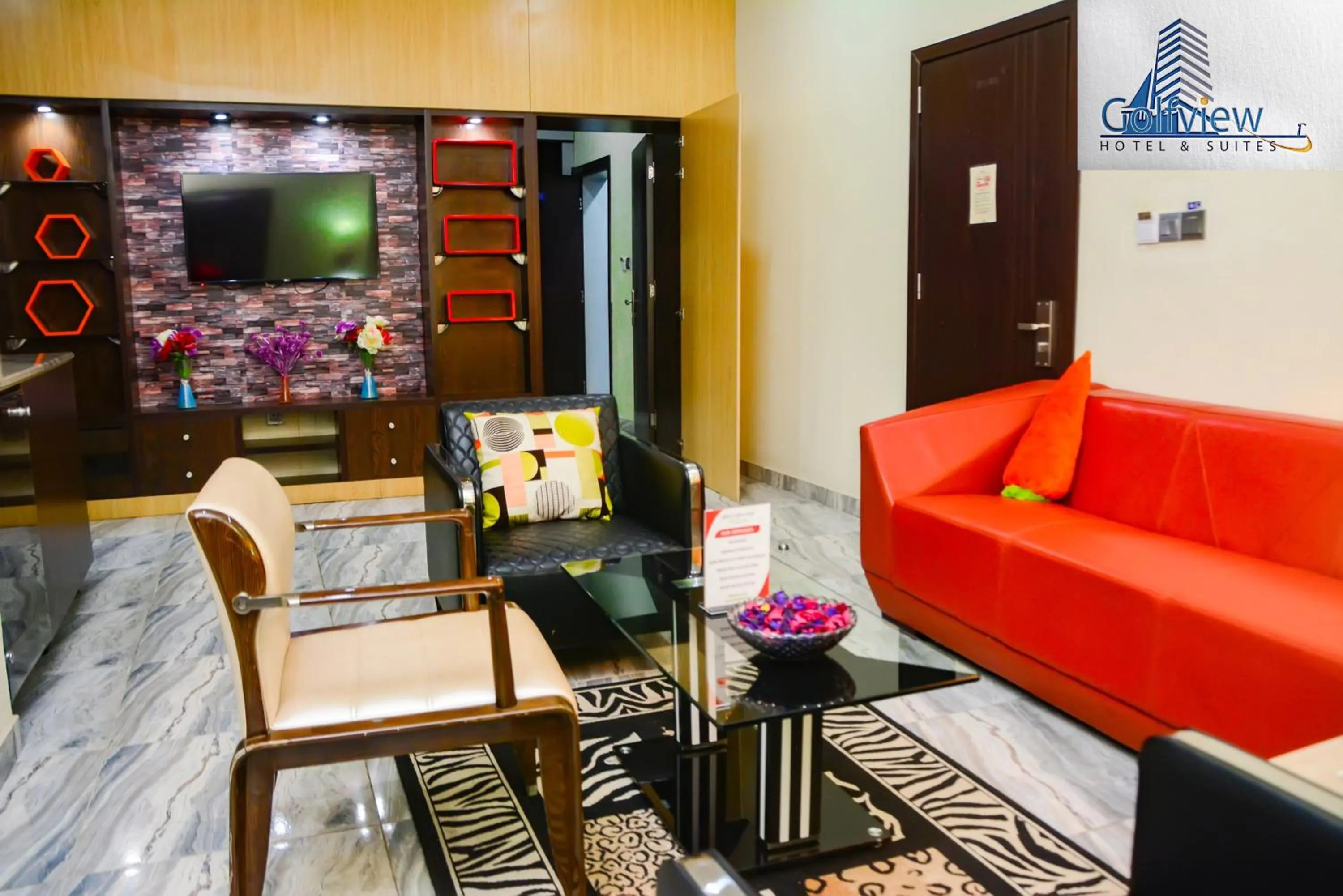 Living room in GolfView Suites & Conference Center