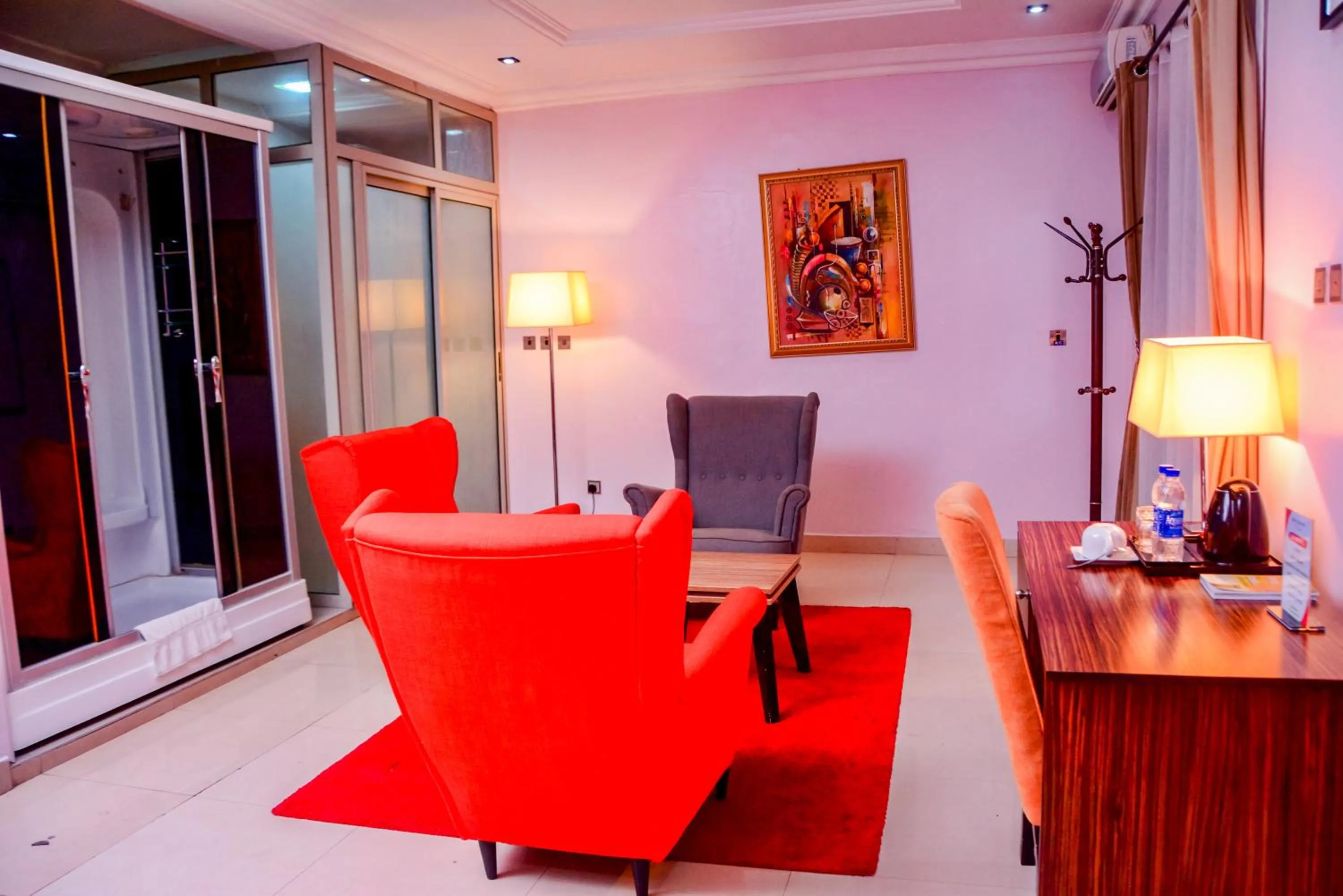 Bed in GolfView Suites & Conference Center