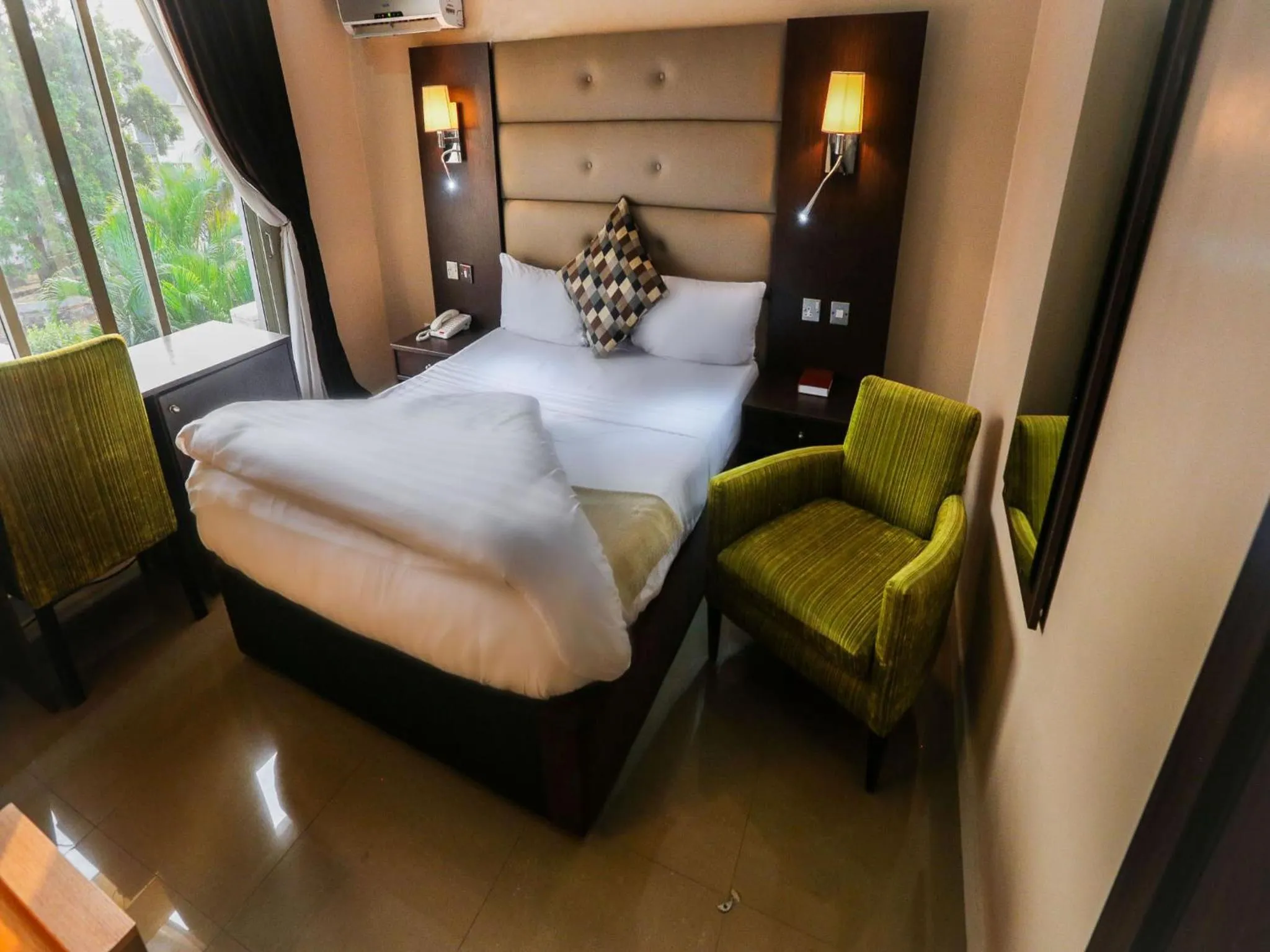 Bed in GolfView Suites & Conference Center