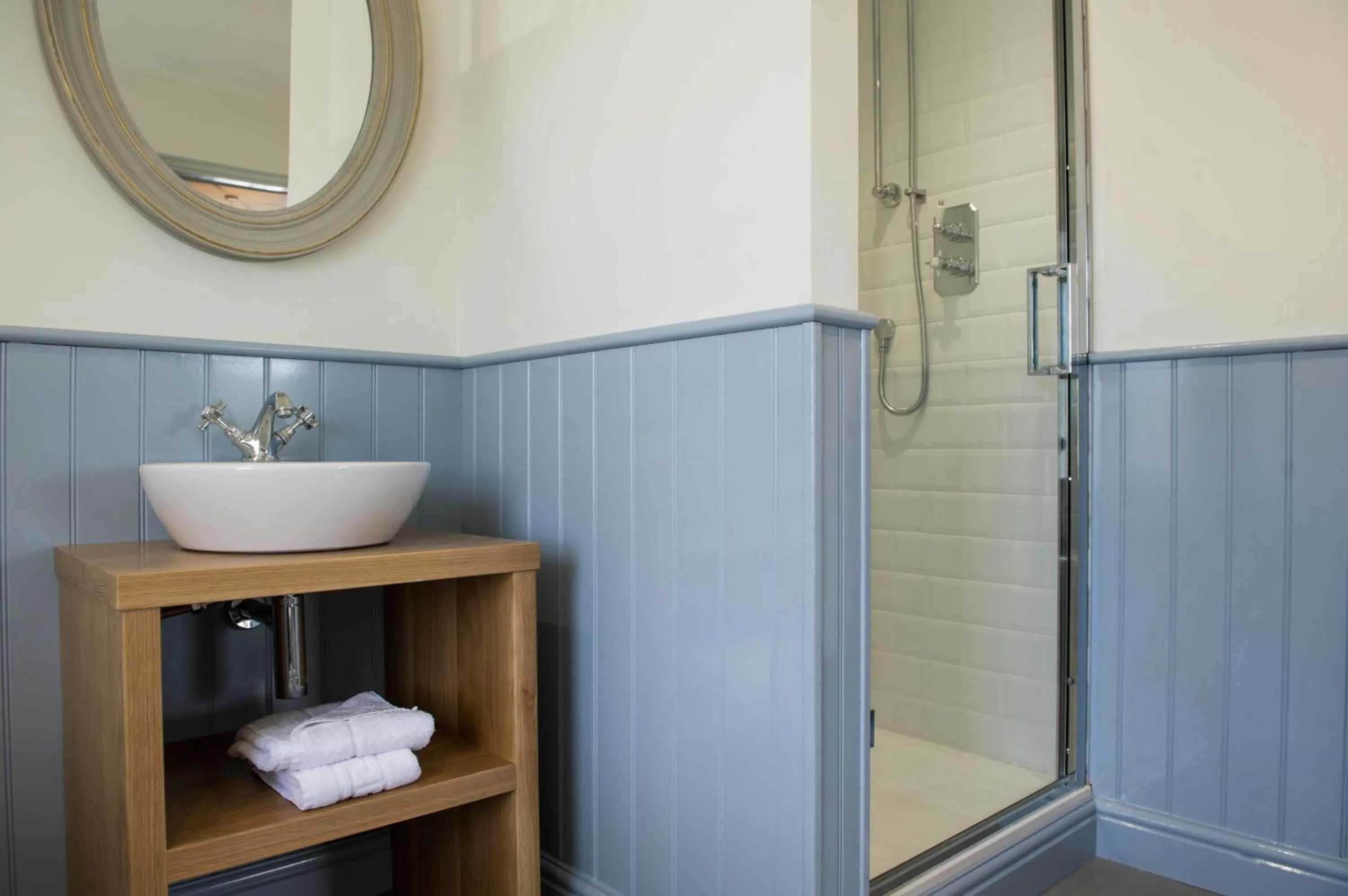 Shower in The Hare and Hounds, Levens