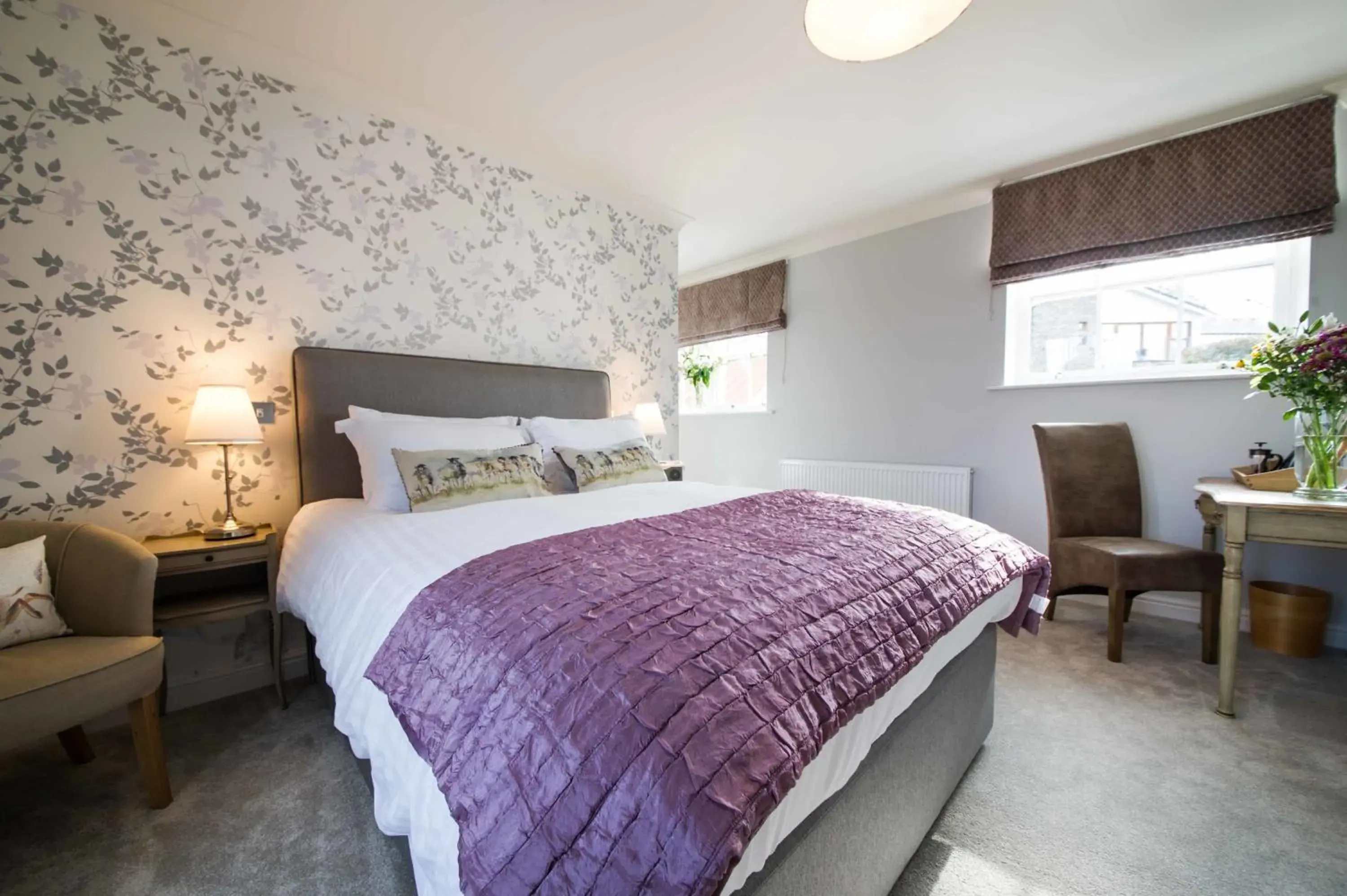 Deluxe Double Room with Bath in The Hare and Hounds, Levens Deluxe Double Room with Bath in The Hare and Hounds, Levens