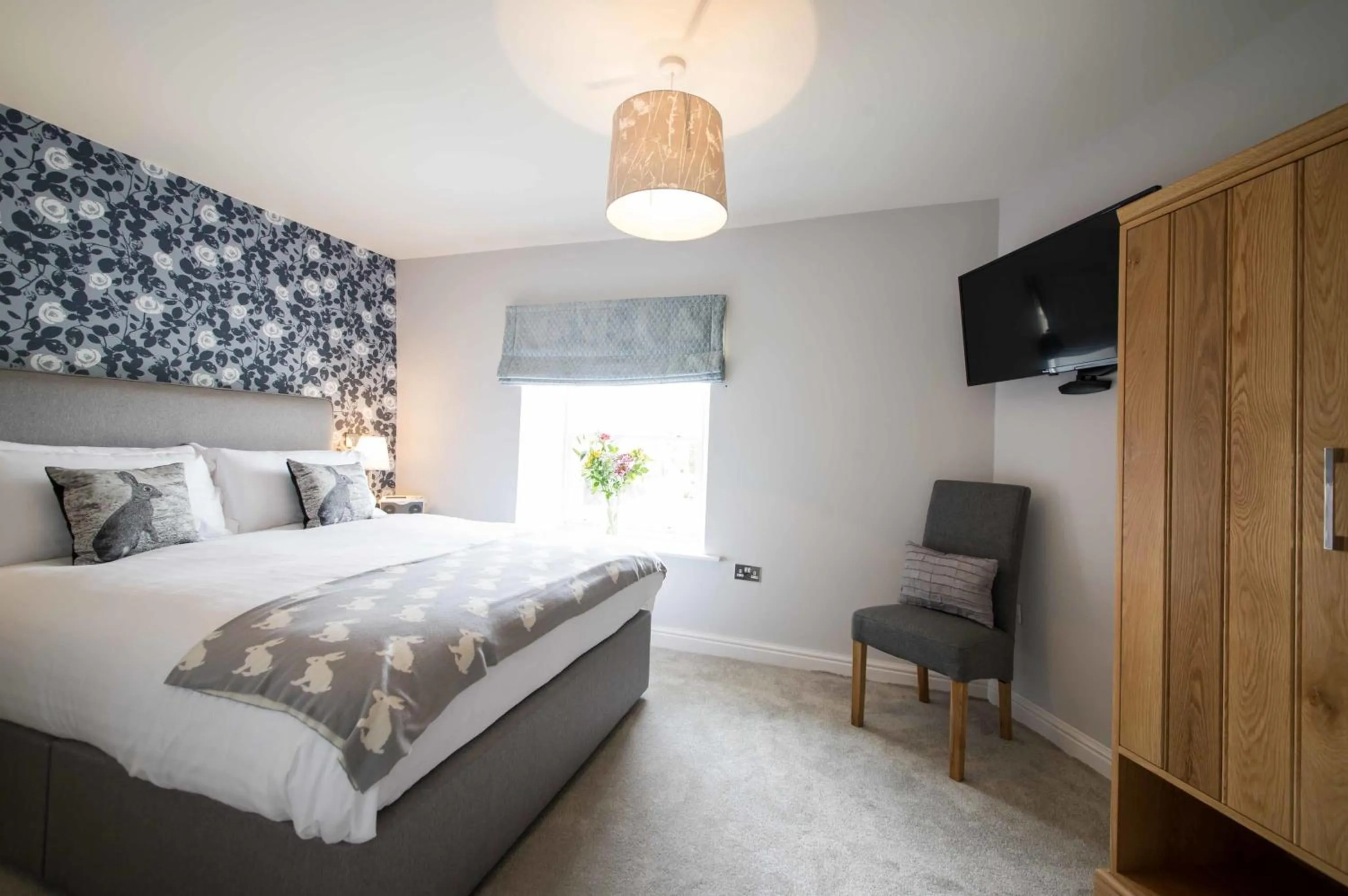 Day, Bed in The Hare and Hounds, Levens