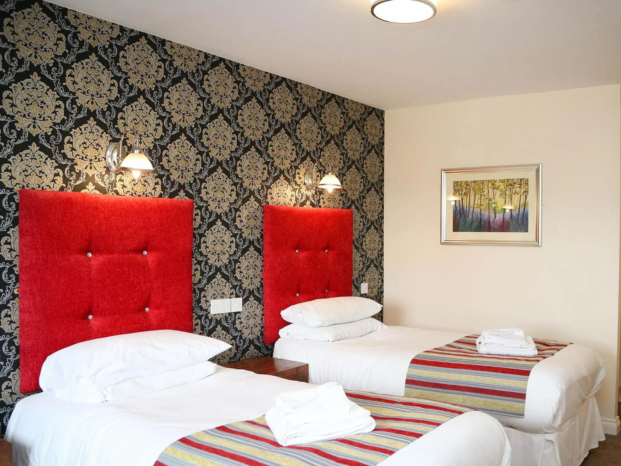 Photo of the whole room, Bed in Cuttle Bridge Inn Hotel - NEC / Birmingham Airport