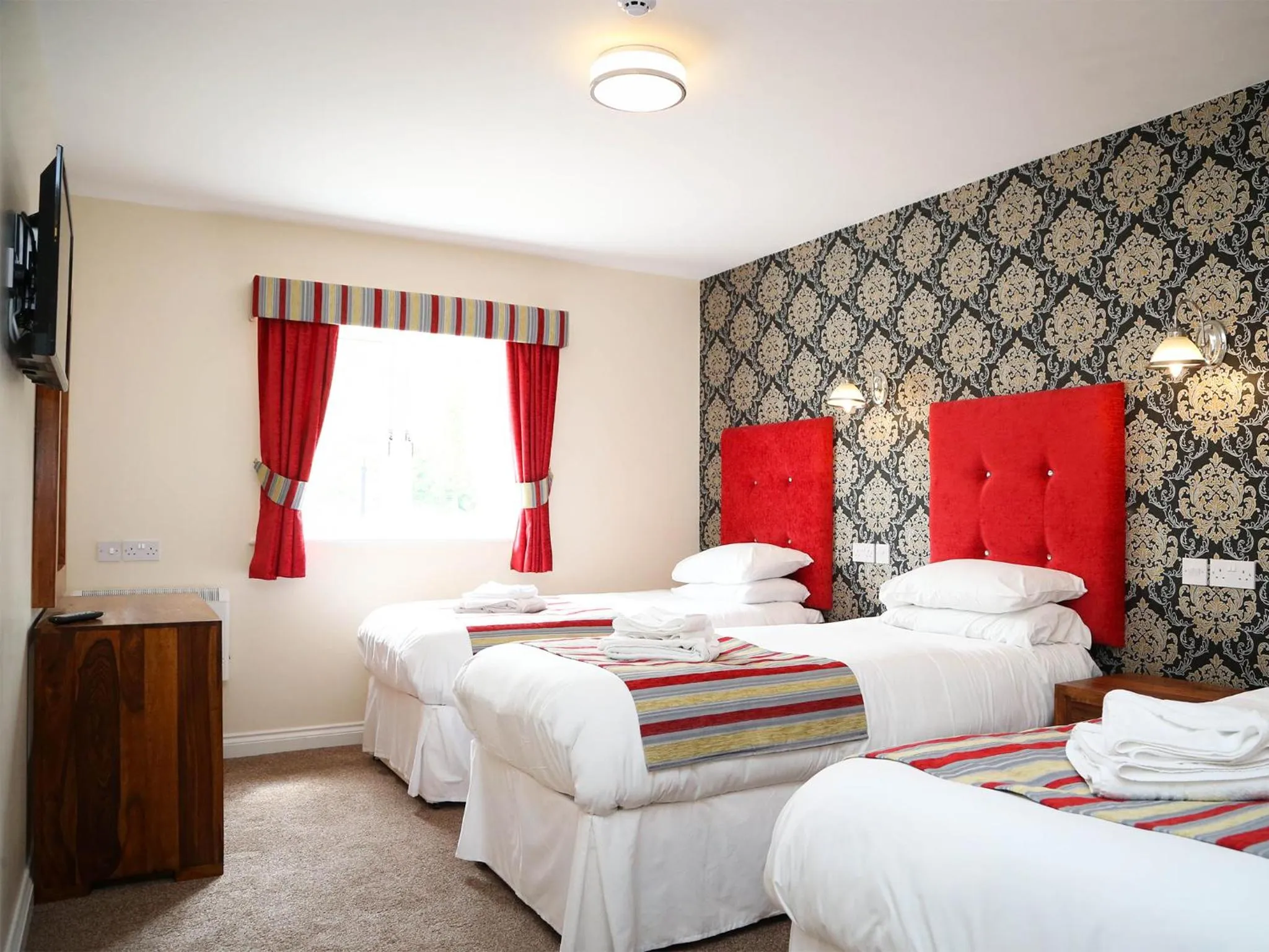 Photo of the whole room, Bed in Cuttle Bridge Inn Hotel - NEC / Birmingham Airport