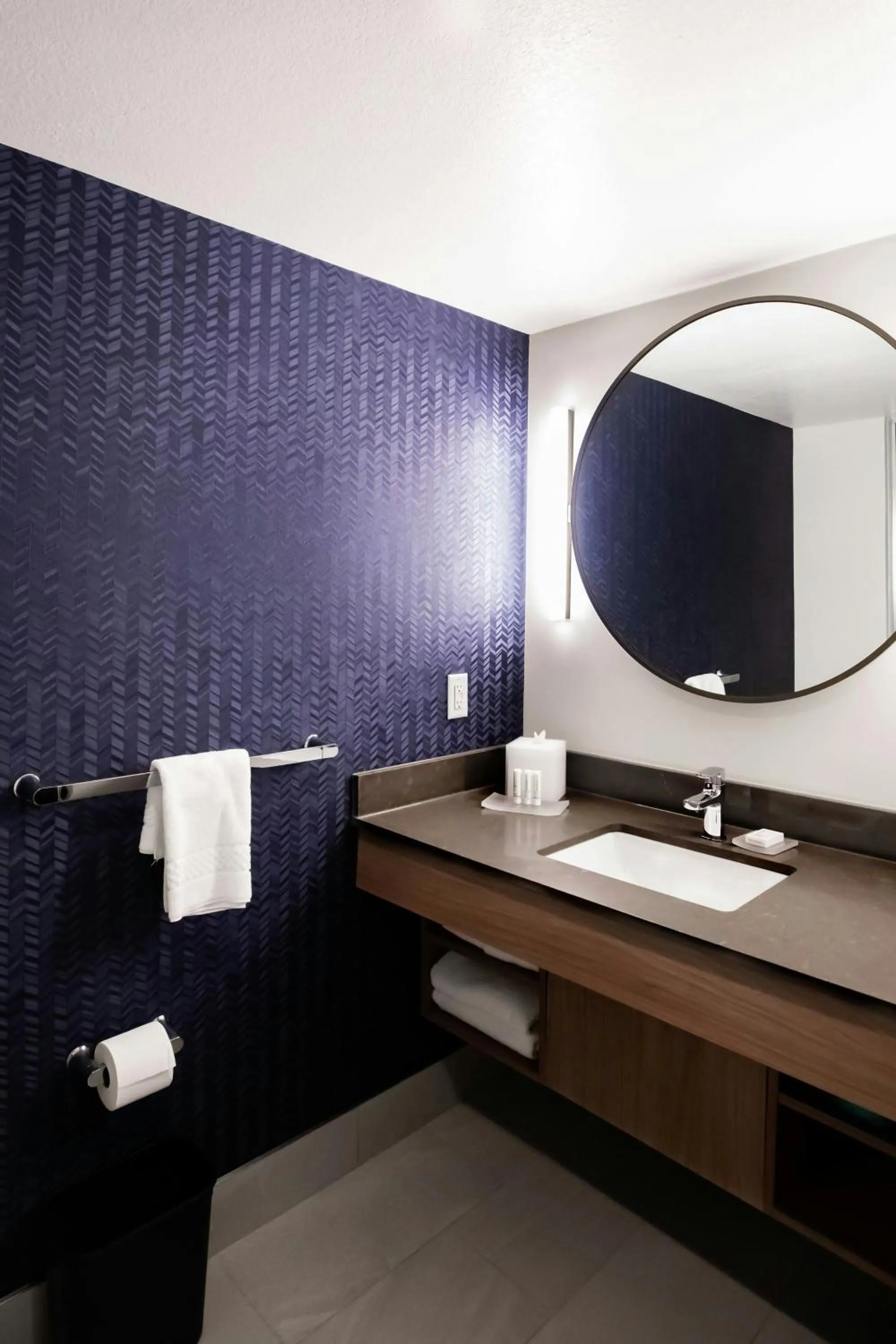 Bathroom in Fairfield by Marriott Inn & Suites Louisville Airport