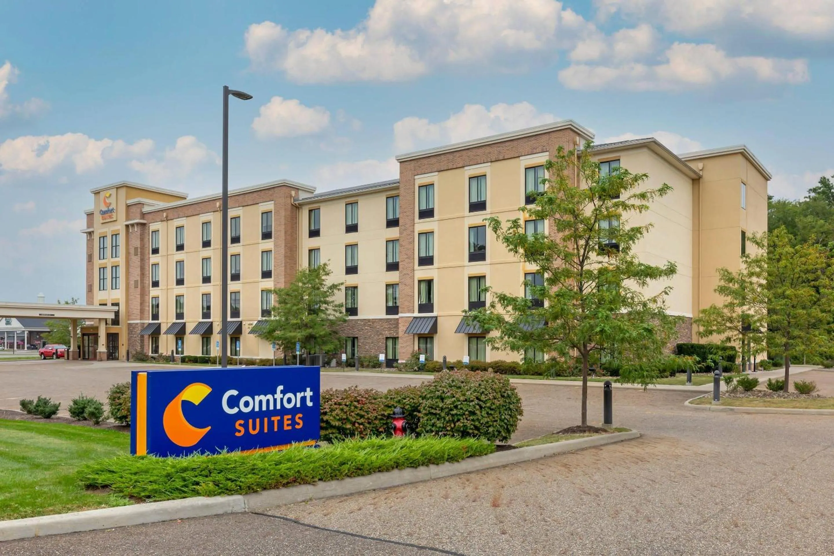 Property building in Comfort Suites Hartville-North Canton