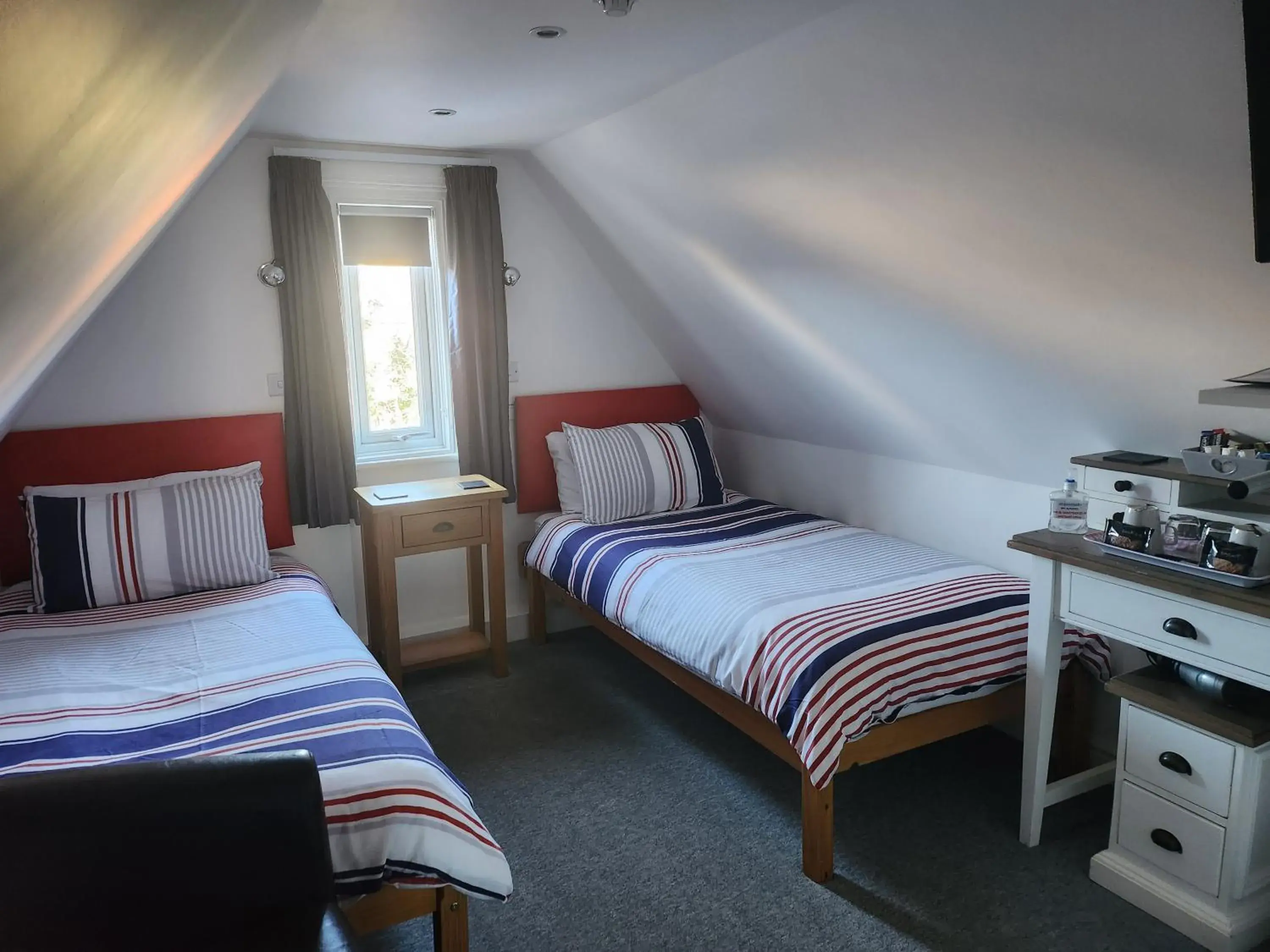 Twin Room with Garden View - single occupancy in South Beach B & B Twin Room with Garden View - single occupancy in South Beach B & B