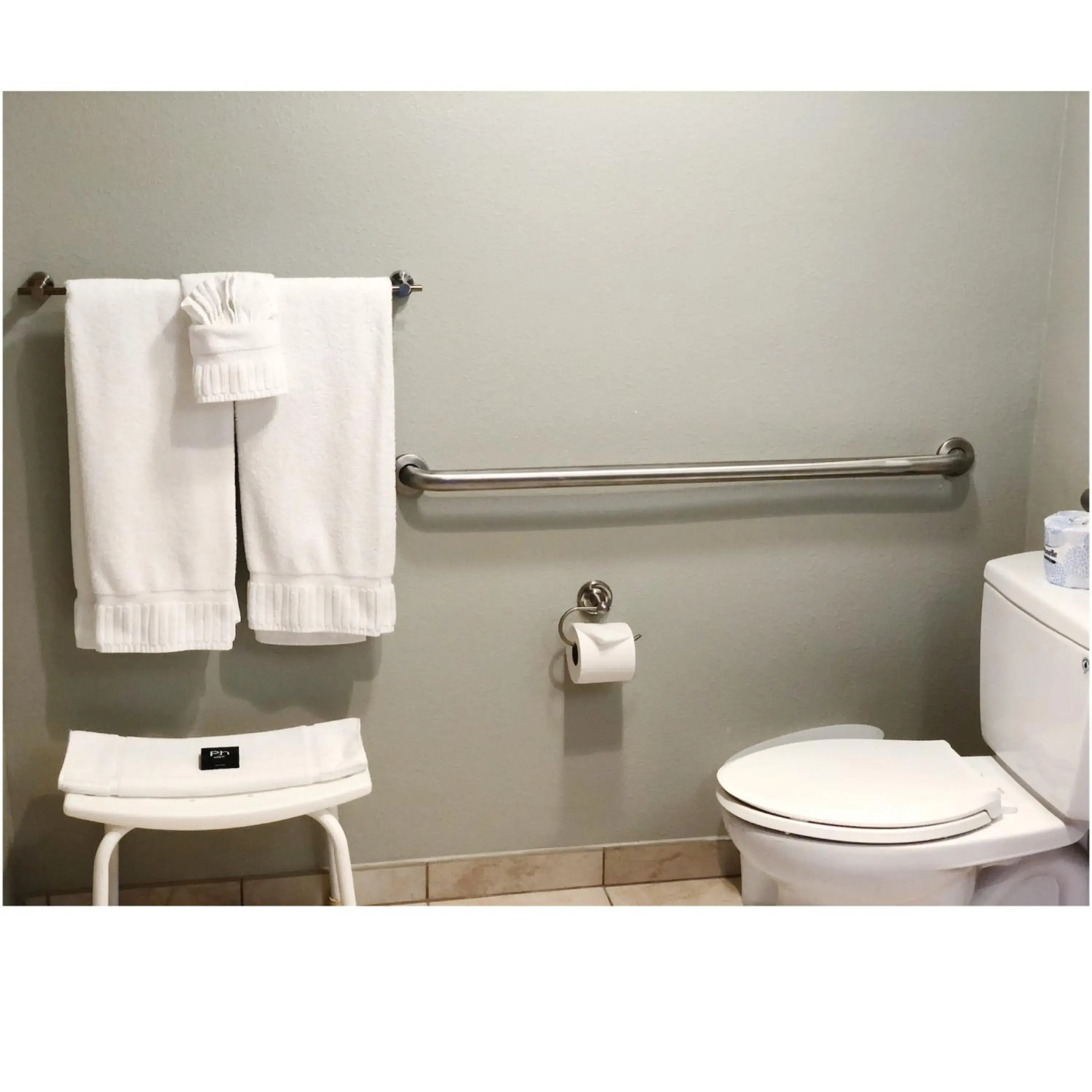 Queen Room - Disability Access in Mariposa Inn and Suites Queen Room - Disability Access in Mariposa Inn and Suites