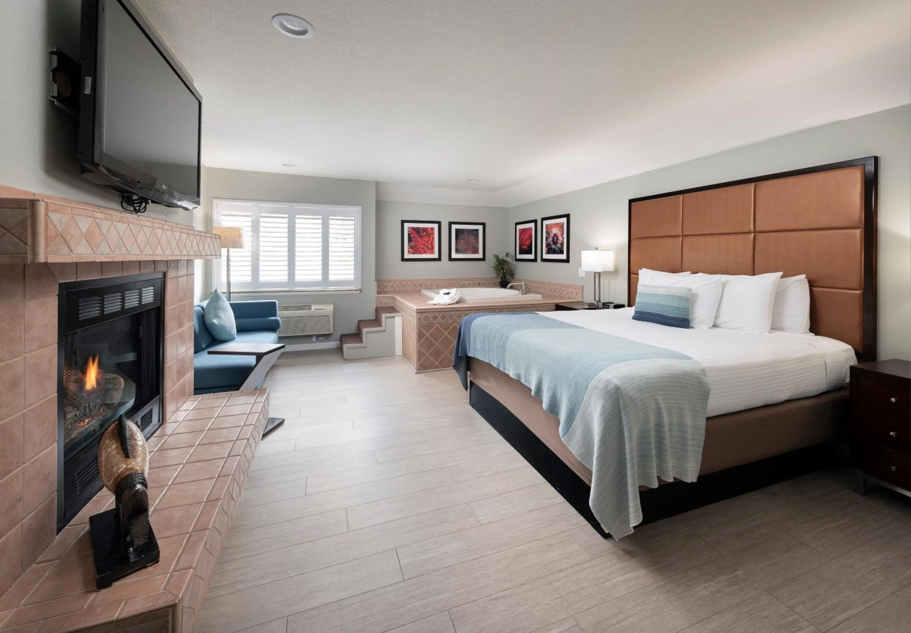 TV and multimedia, Bed in Mariposa Inn and Suites