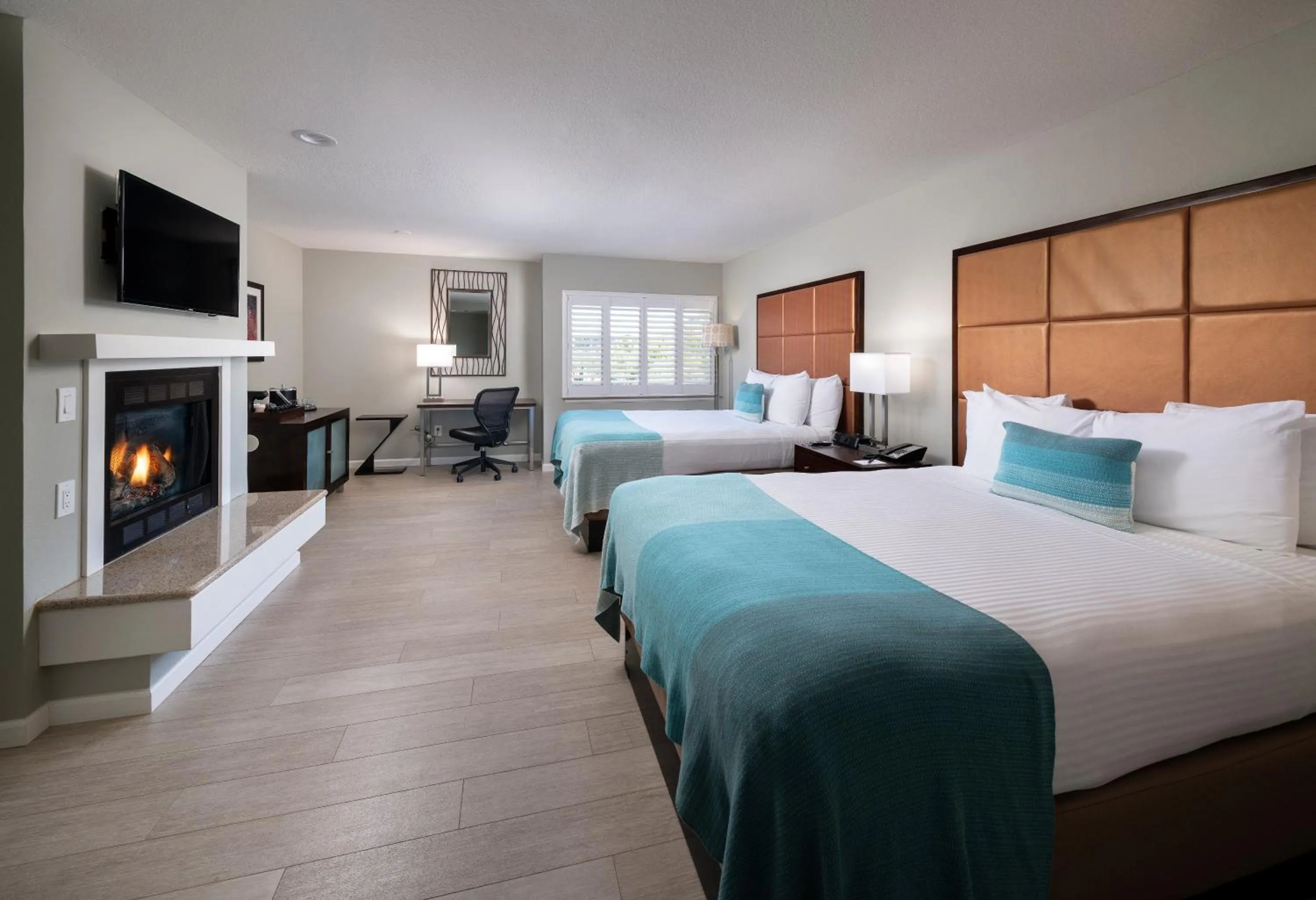 Photo of the whole room, Bed in Mariposa Inn and Suites