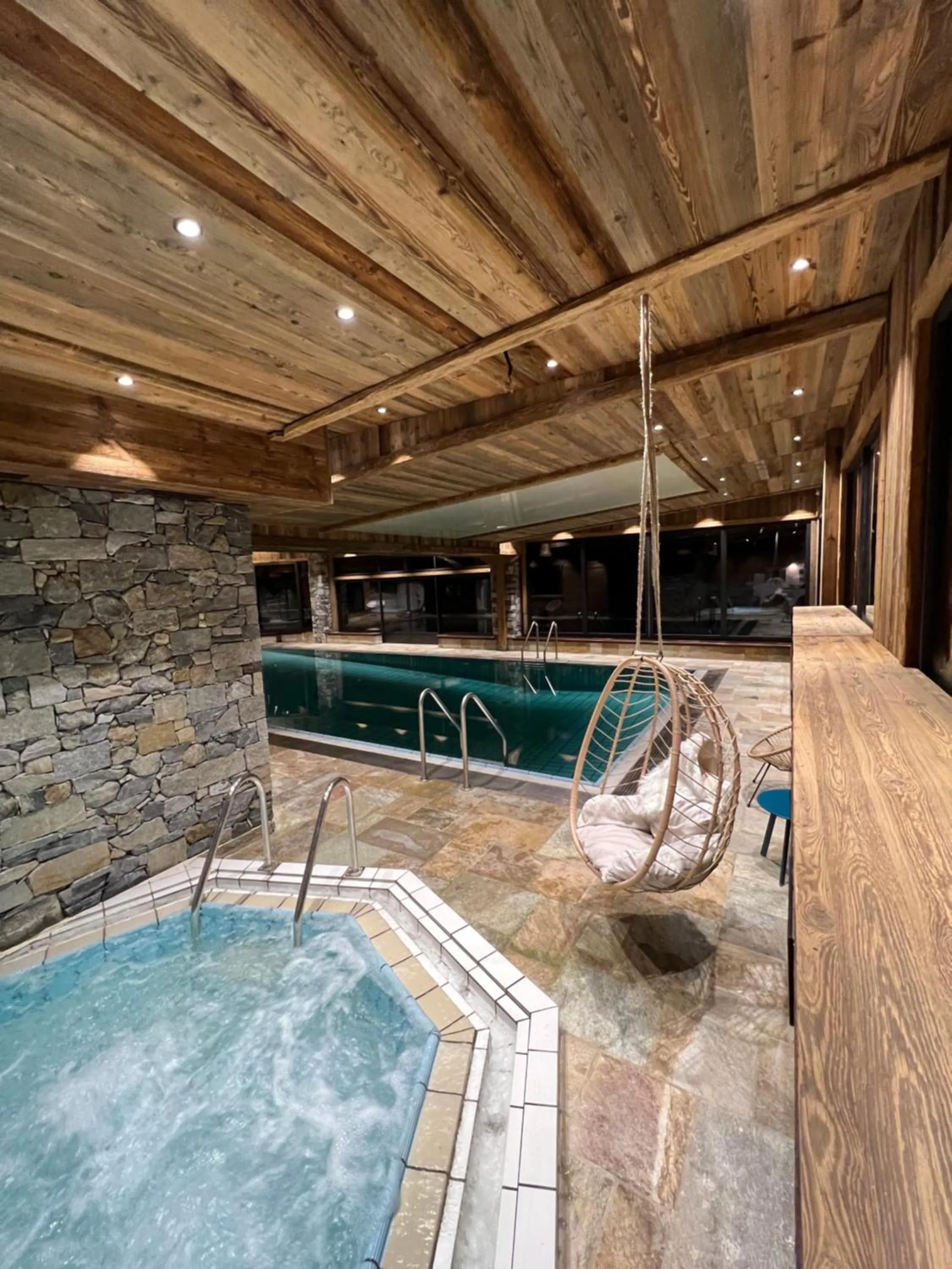 Hot Tub in Les Cornettes