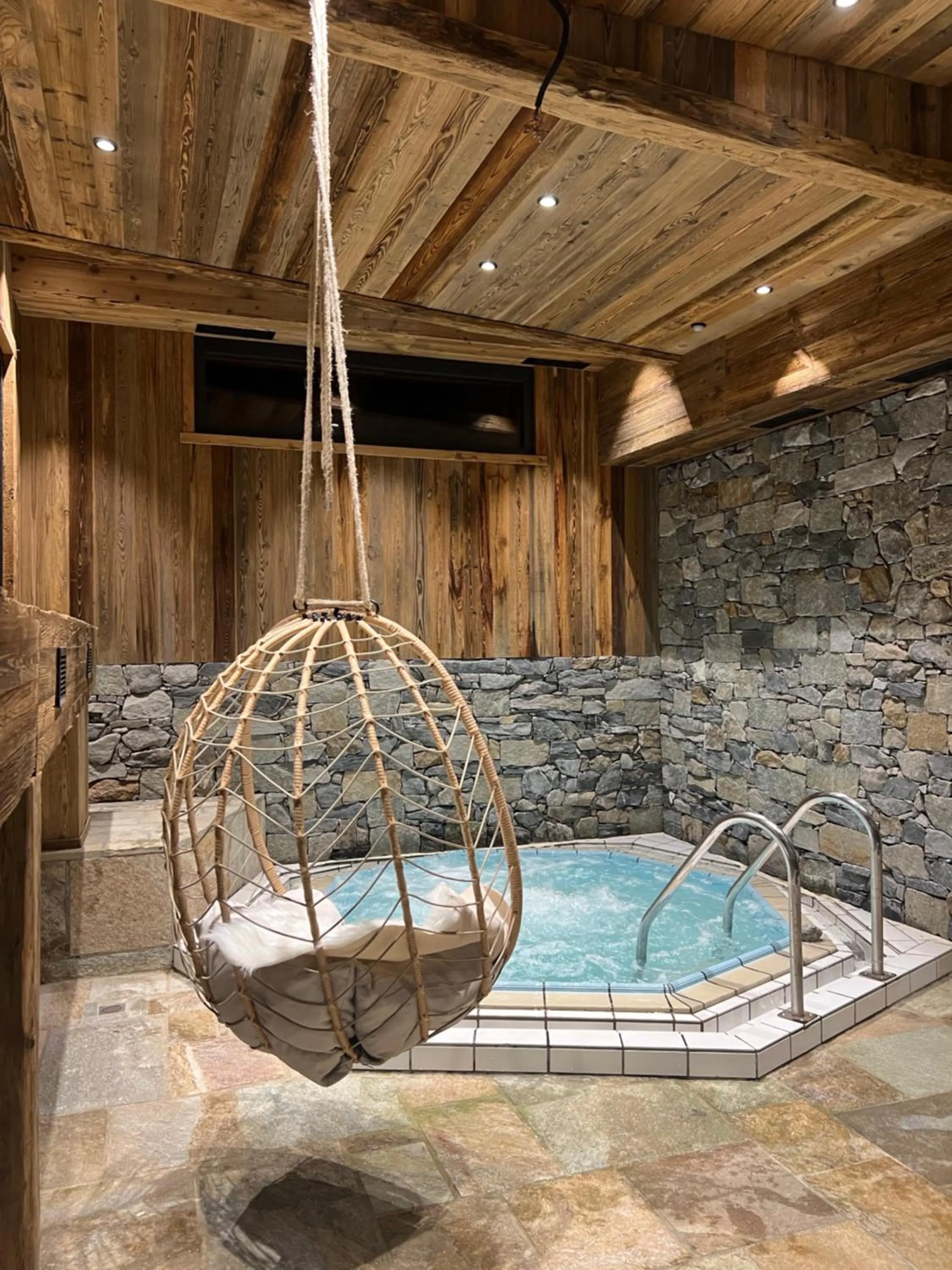 Hot Tub in Les Cornettes