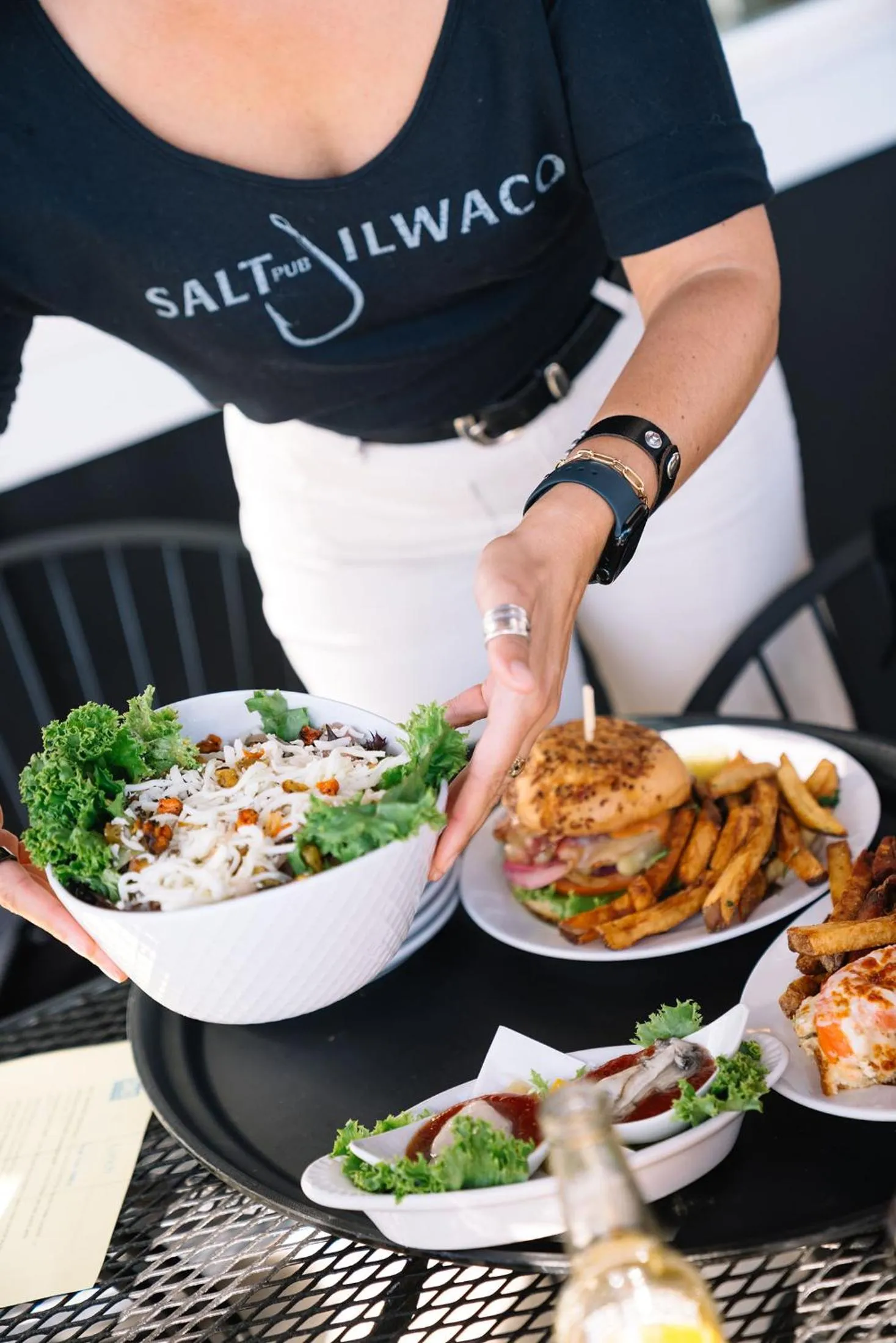 Restaurant/places to eat in Salt Hotel & Pub