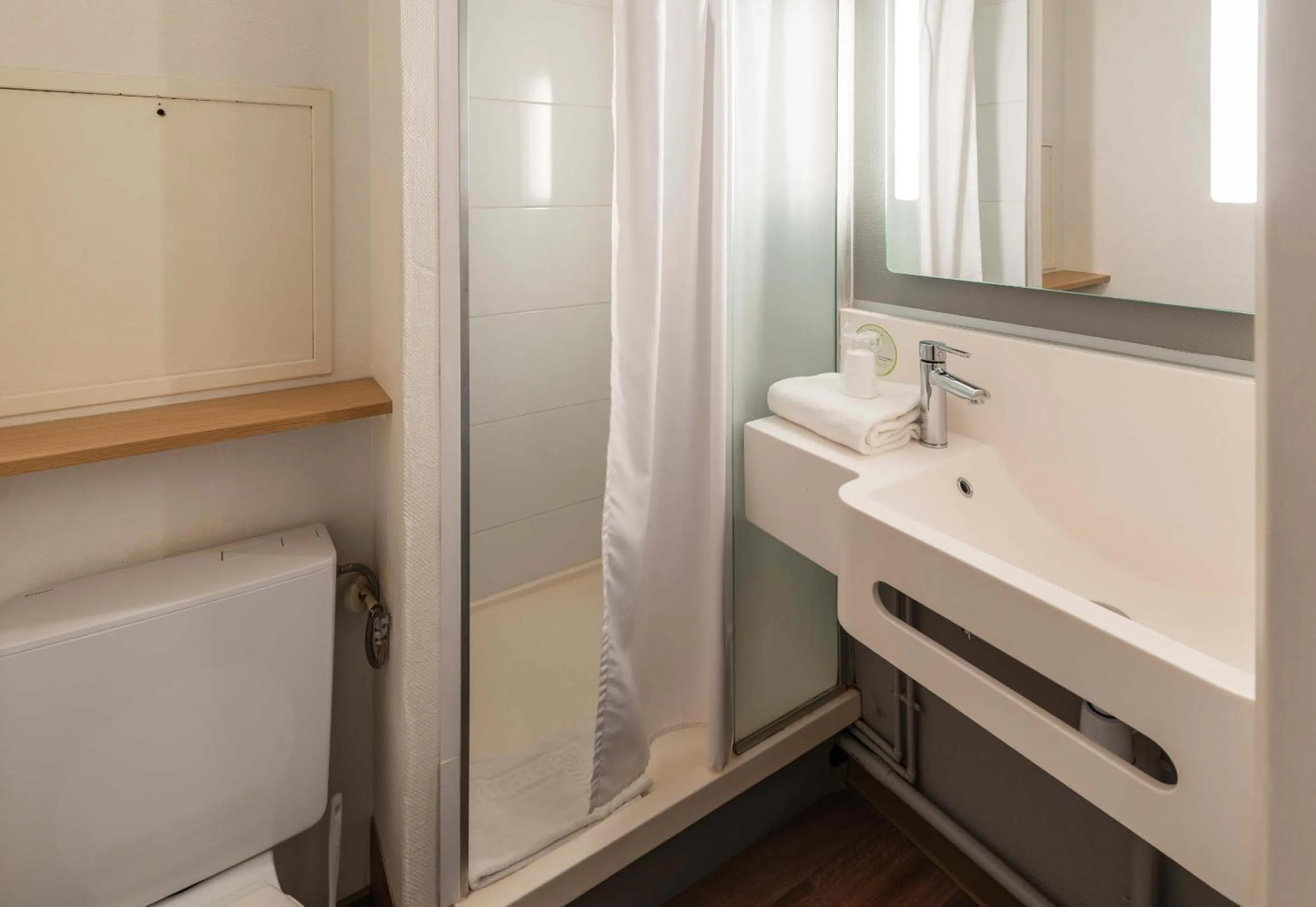 Bathroom in B&B HOTEL Montauban