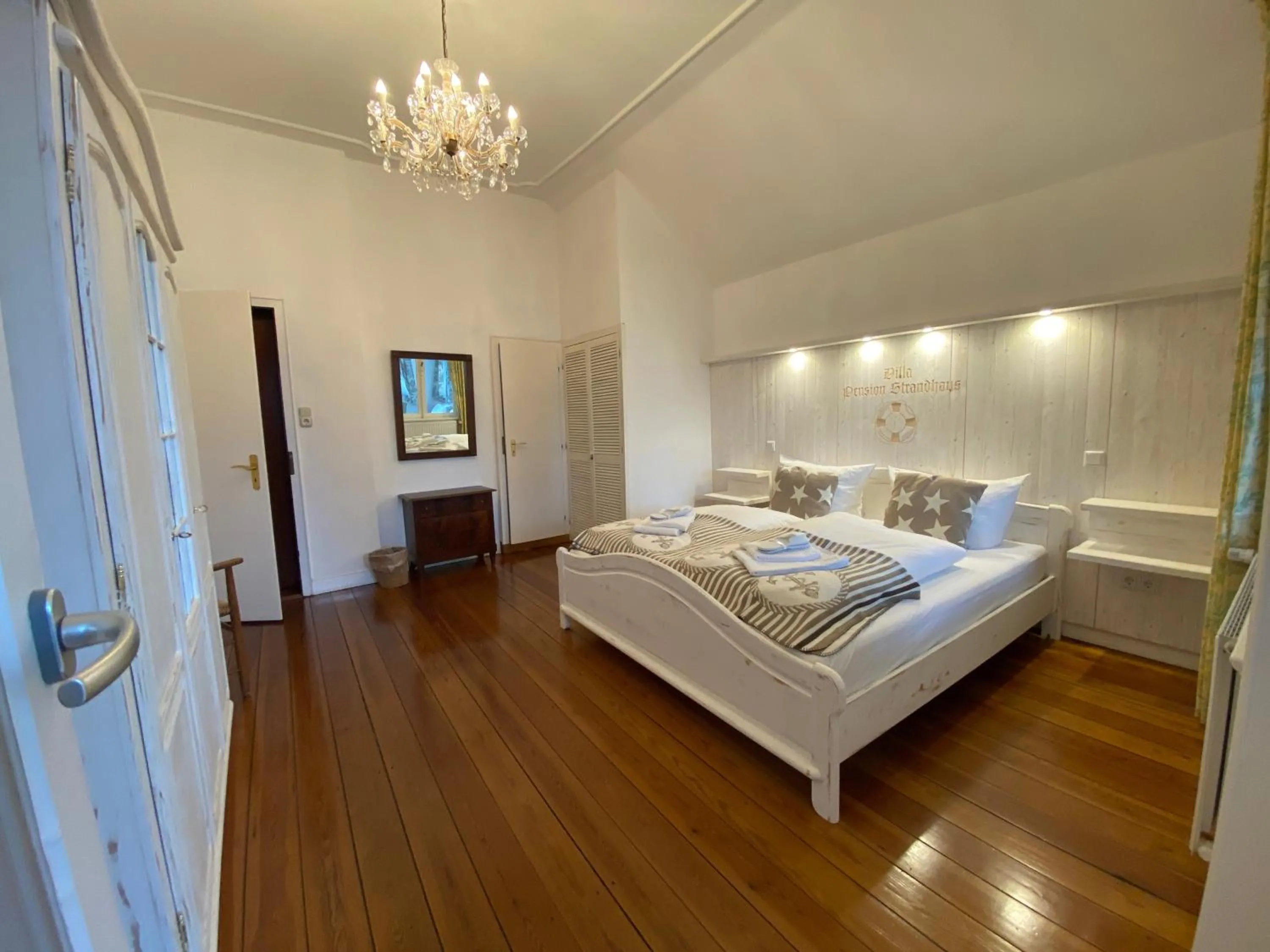 Photo of the whole room, Bed in Villa Pension Strandhaus - adults only