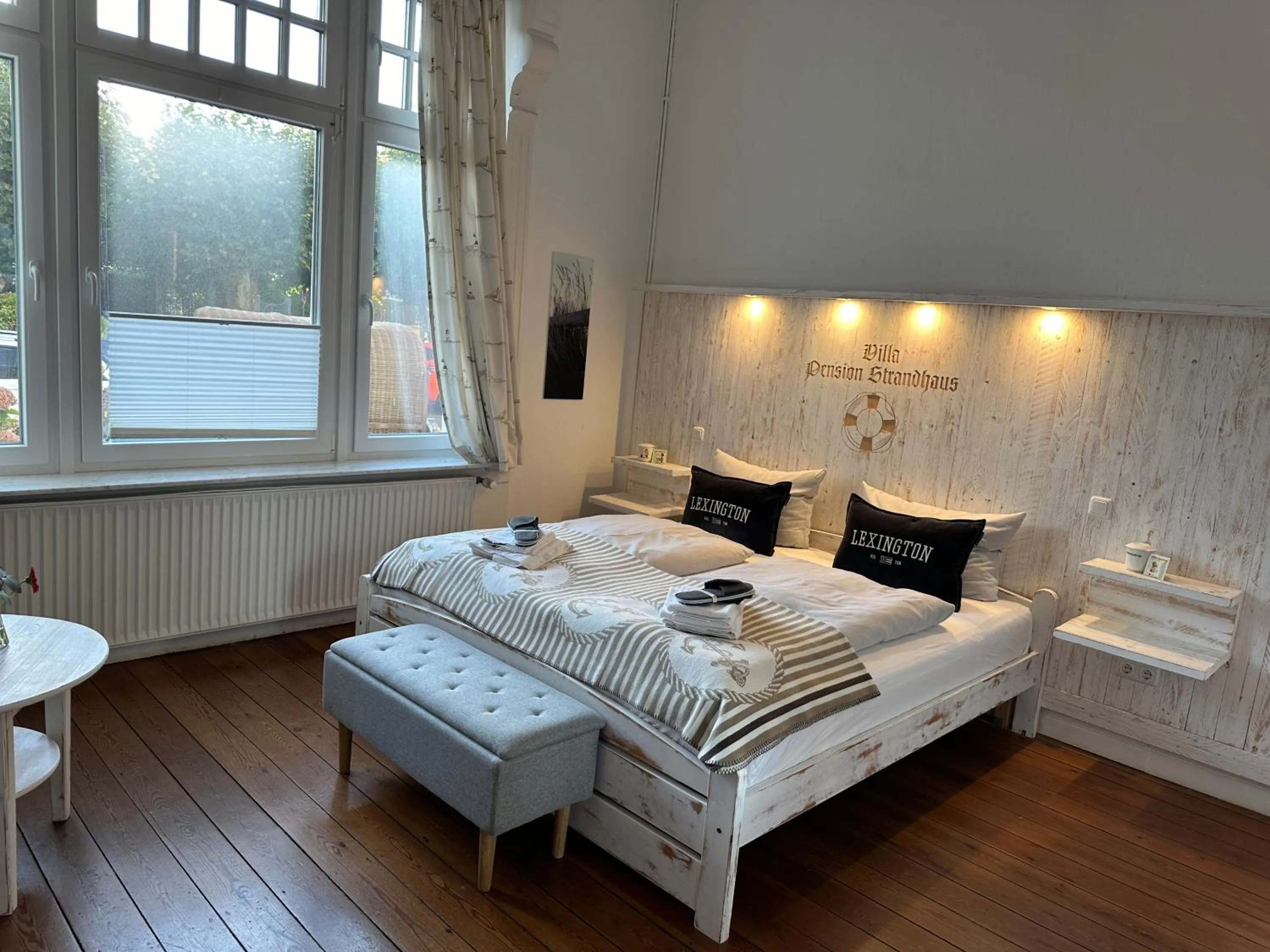 Photo of the whole room, Bed in Villa Pension Strandhaus - adults only