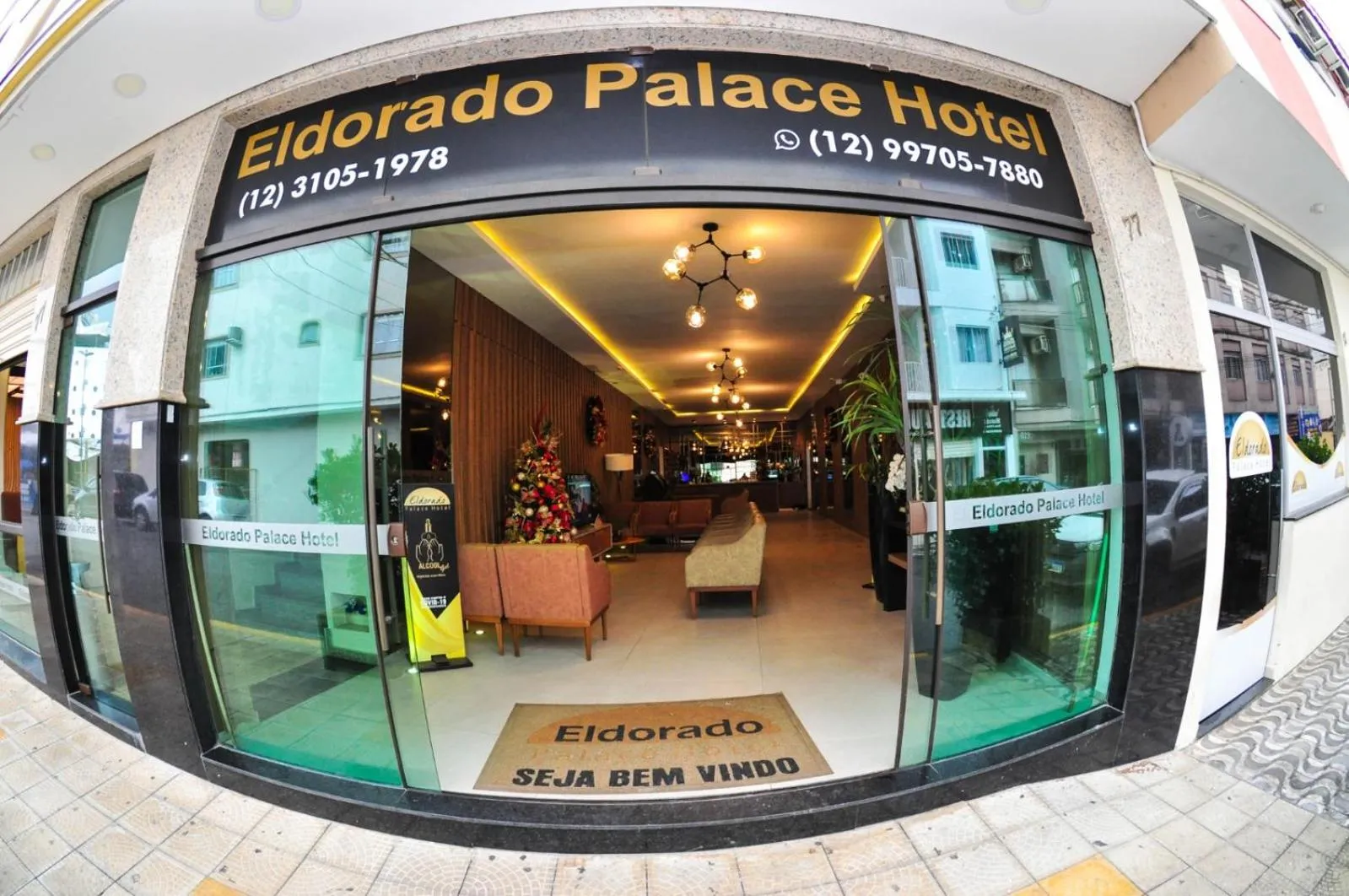 Facade/entrance in Eldorado Palace Hotel