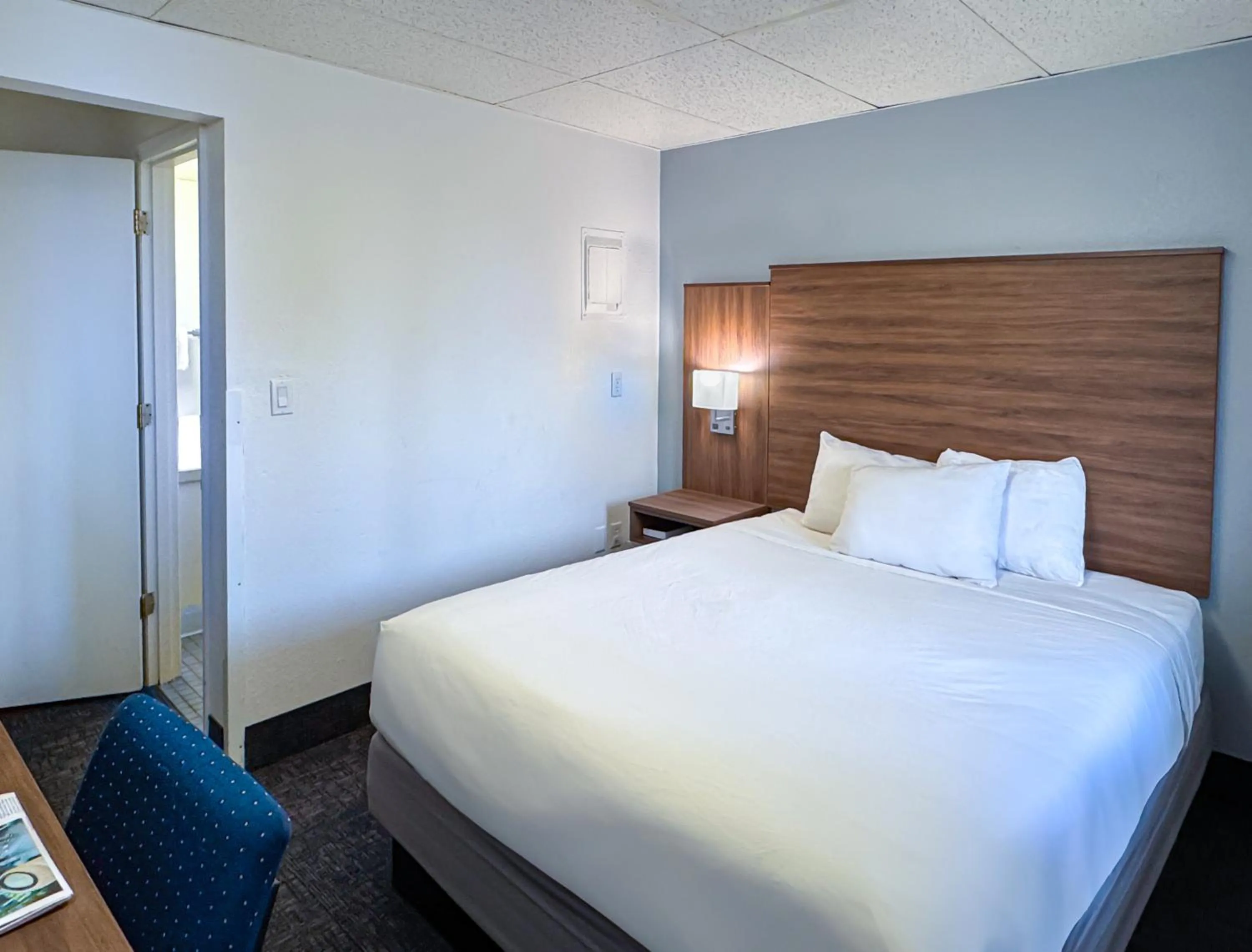 Bed in Golden North Inn