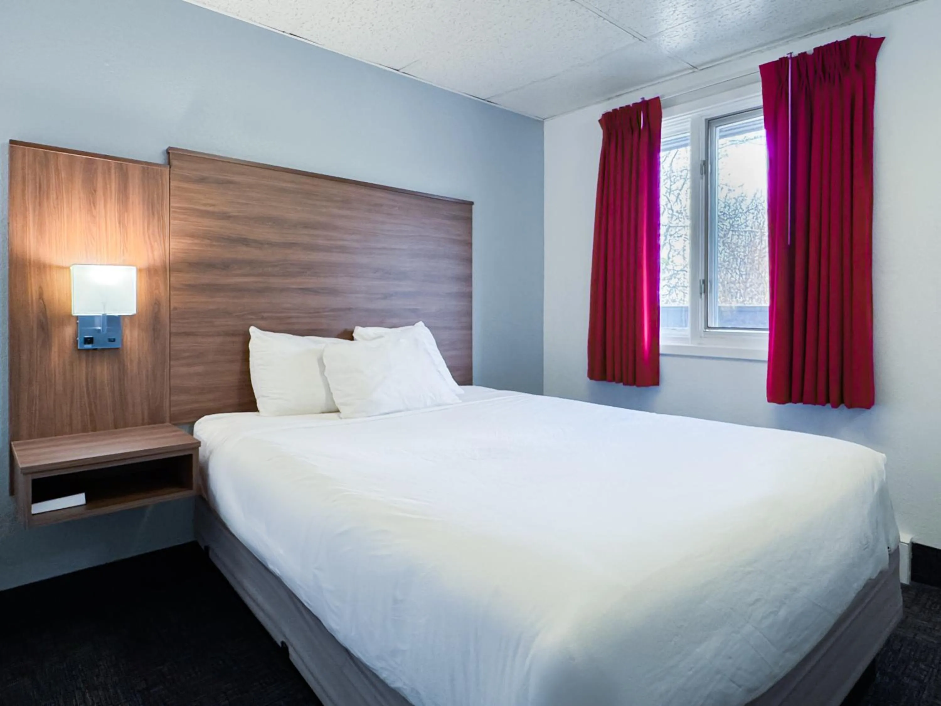 Bed in Golden North Inn