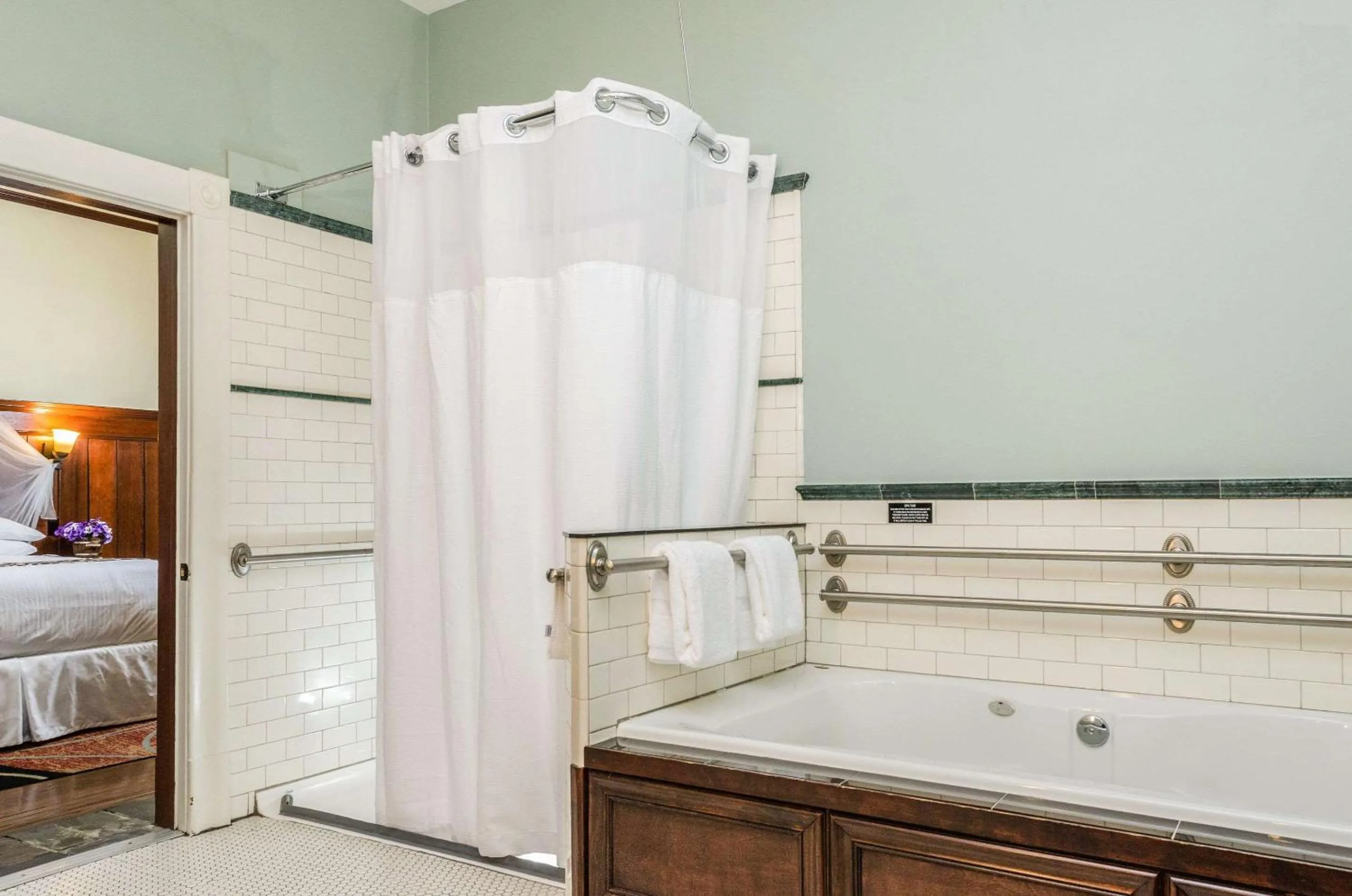 Bedroom, Bed in Hotel Napa Valley, an Ascend Collection Hotel