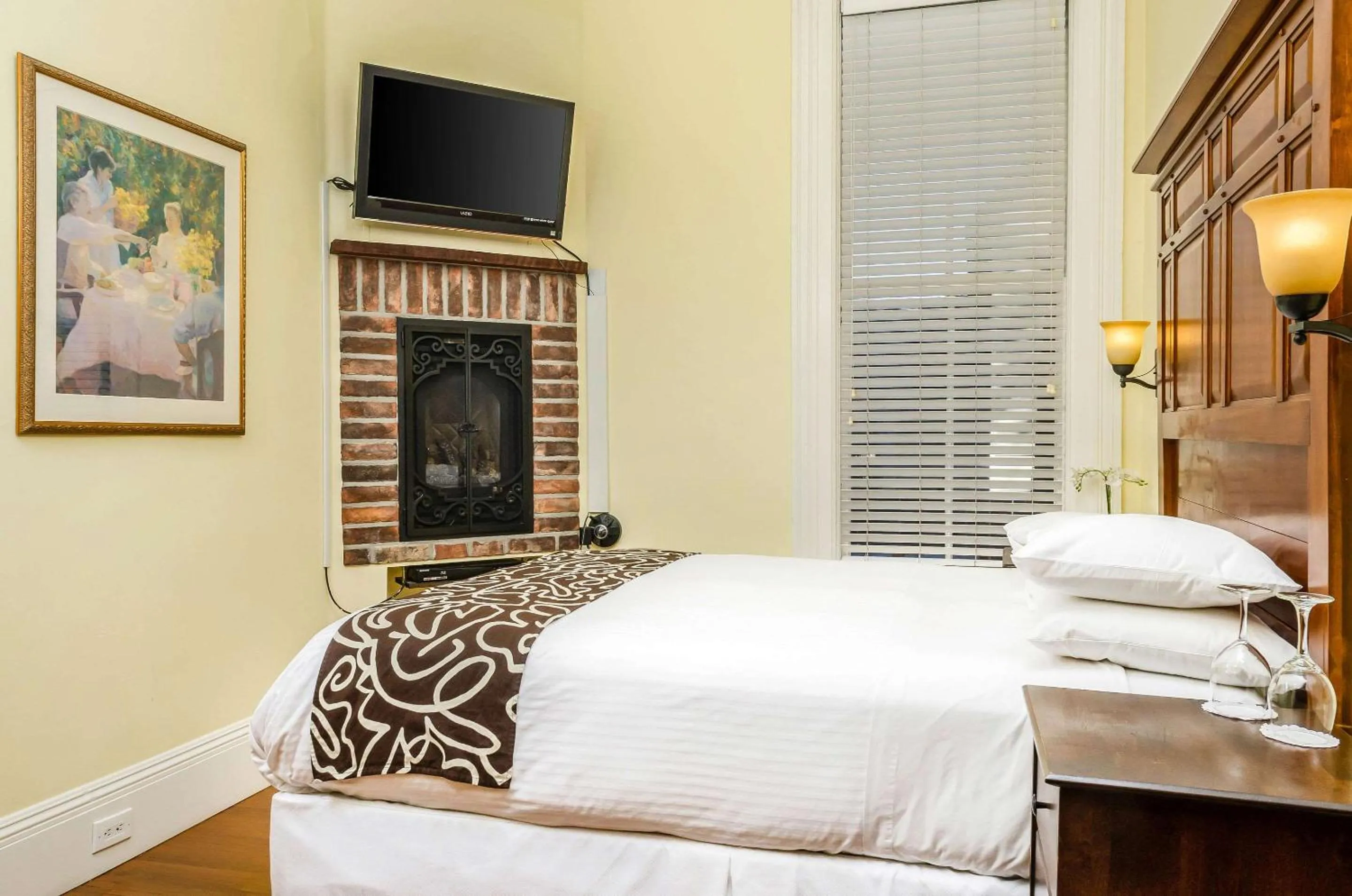 Bedroom, Bed in Hotel Napa Valley, an Ascend Collection Hotel