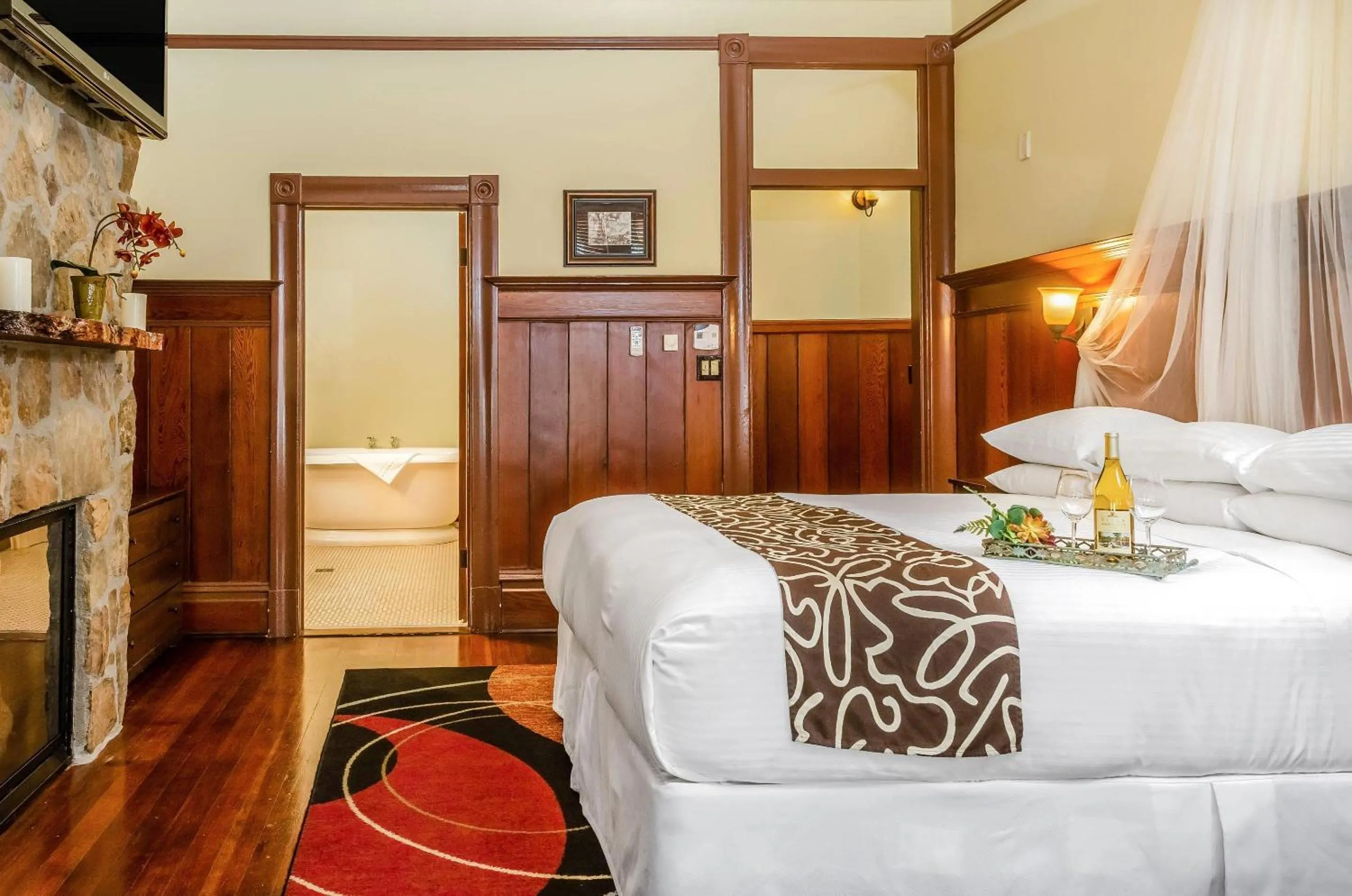 Bedroom, Bed in Hotel Napa Valley, an Ascend Collection Hotel