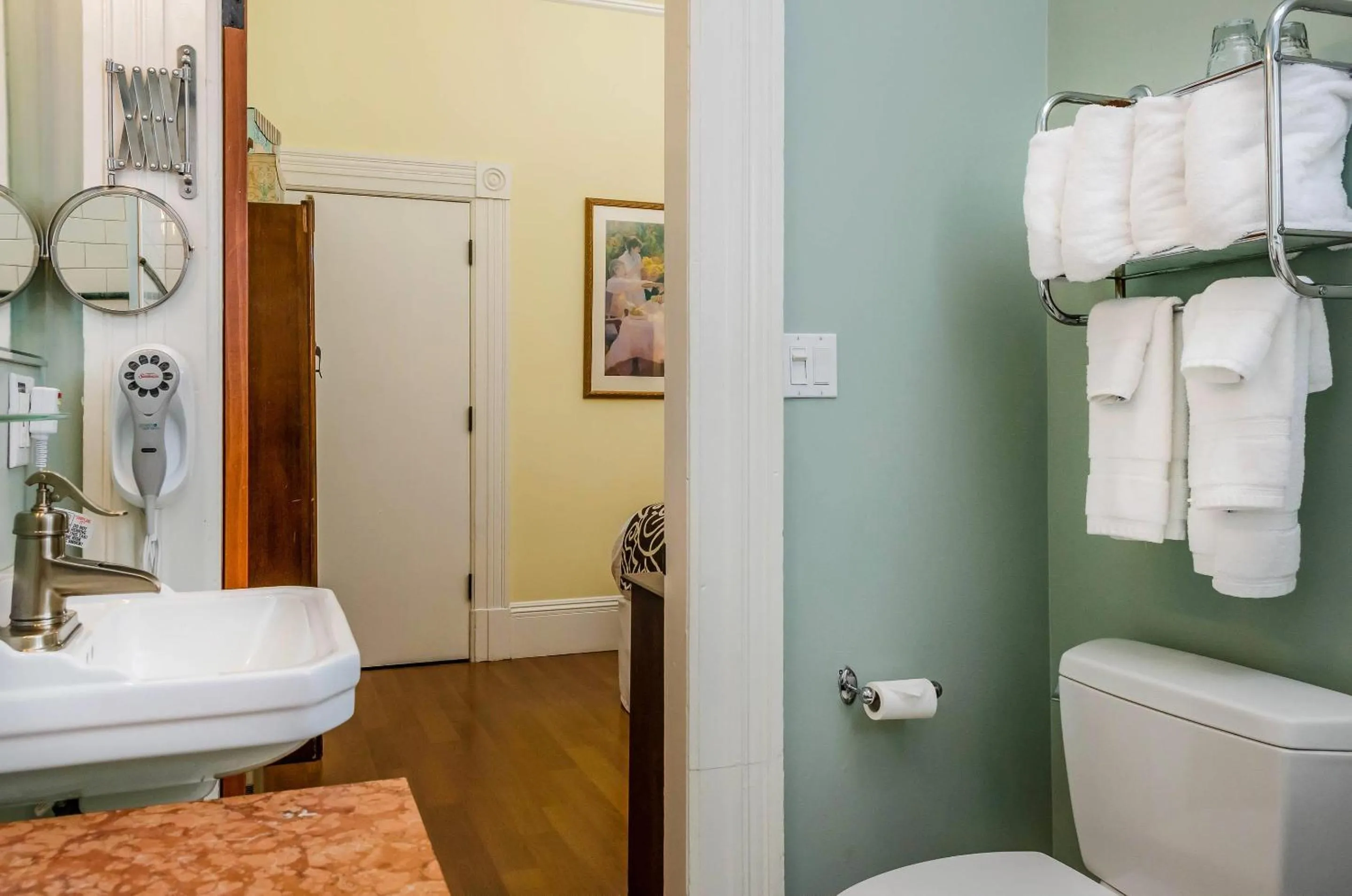 Bedroom, Bed in Hotel Napa Valley, an Ascend Collection Hotel