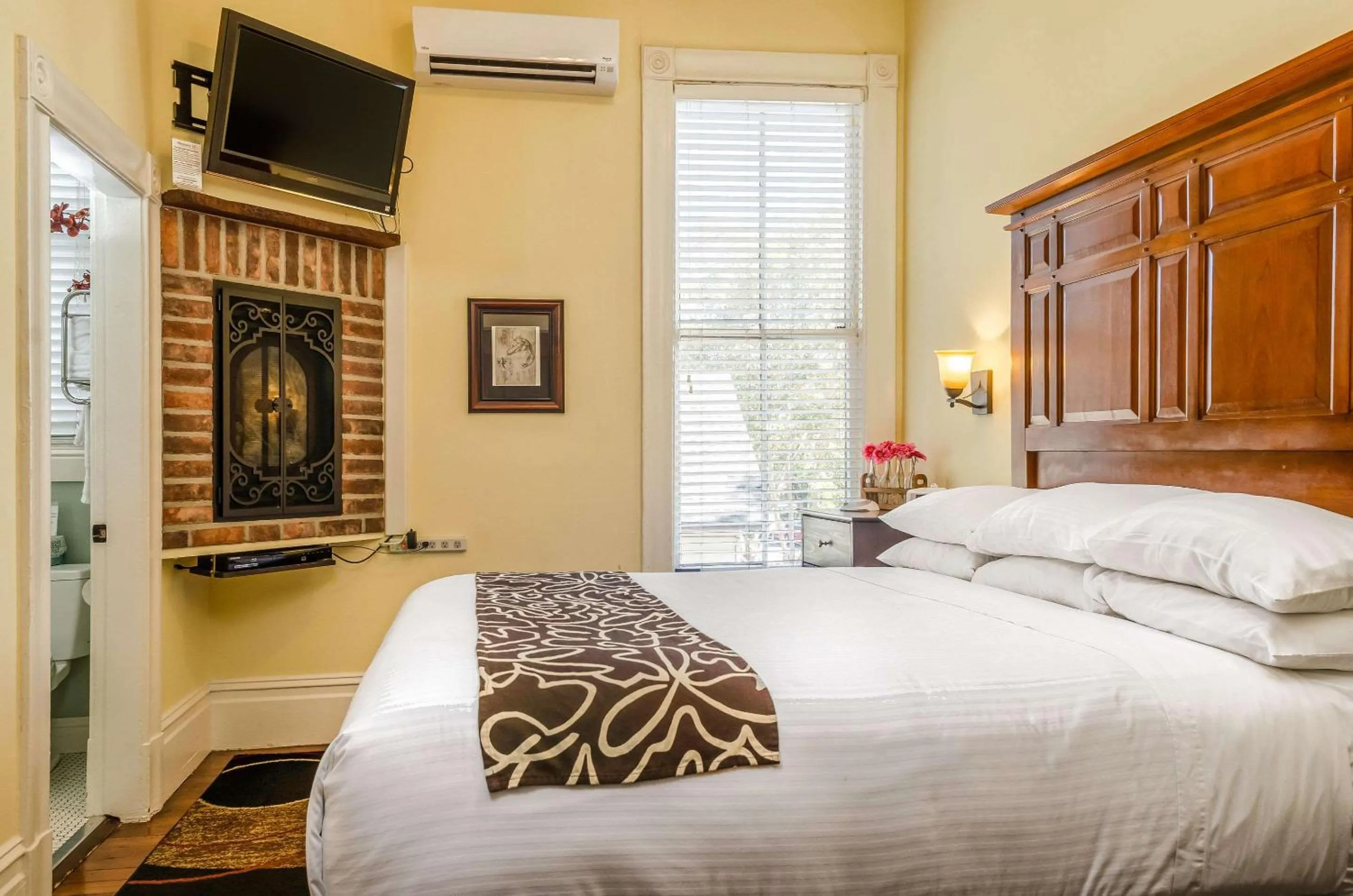 Bedroom, Bed in Hotel Napa Valley, an Ascend Collection Hotel