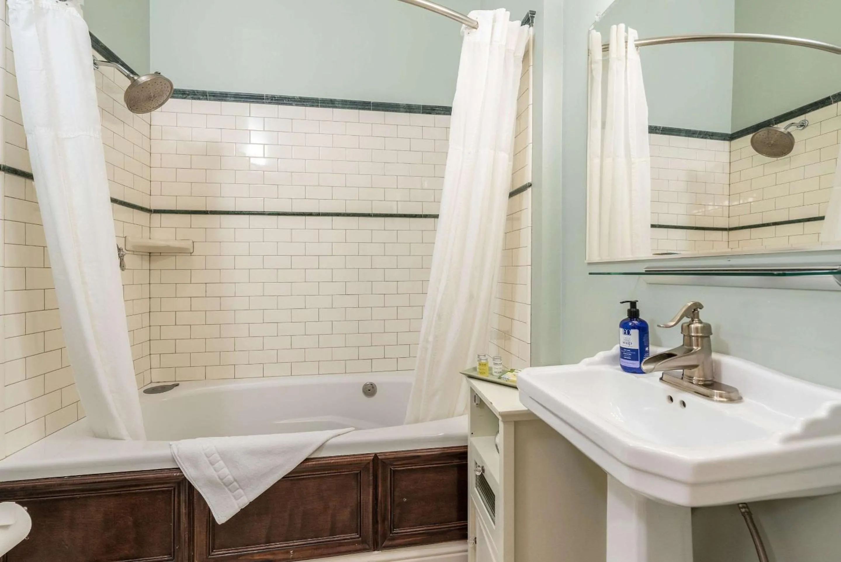 Bedroom in Hotel Napa Valley, an Ascend Collection Hotel