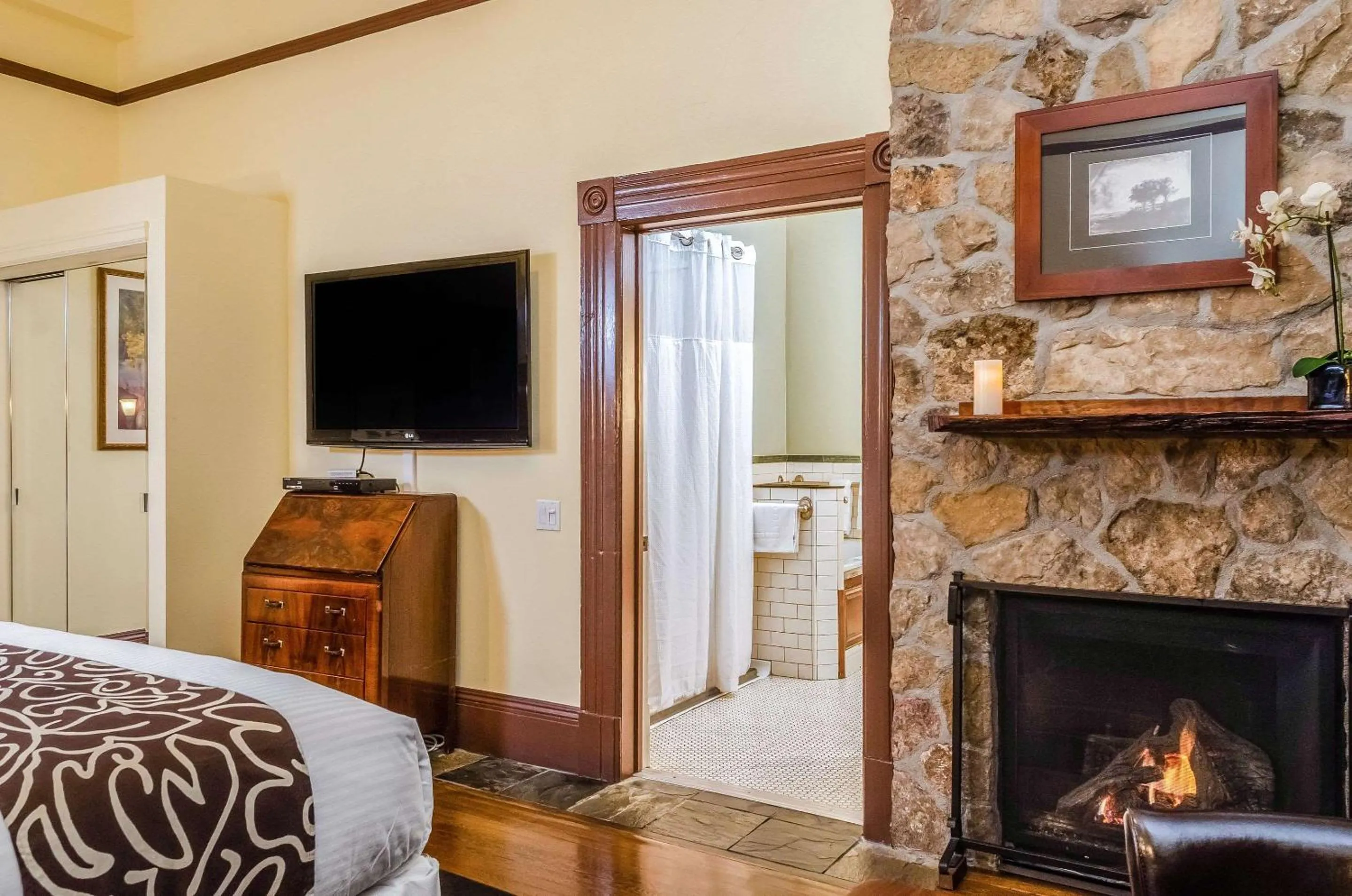 Bedroom, Bed in Hotel Napa Valley, an Ascend Collection Hotel