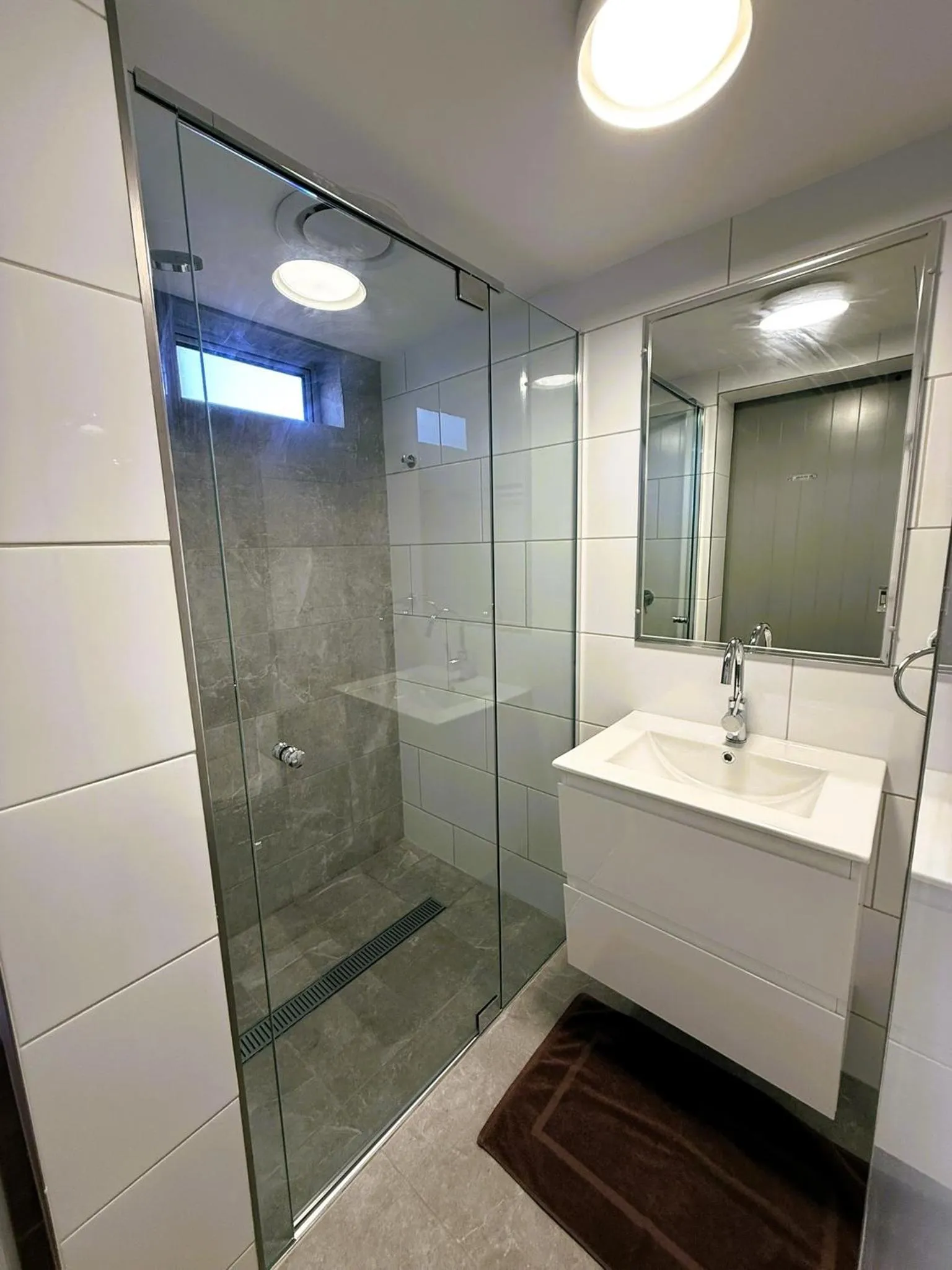 Shower in Childers Oasis Motel