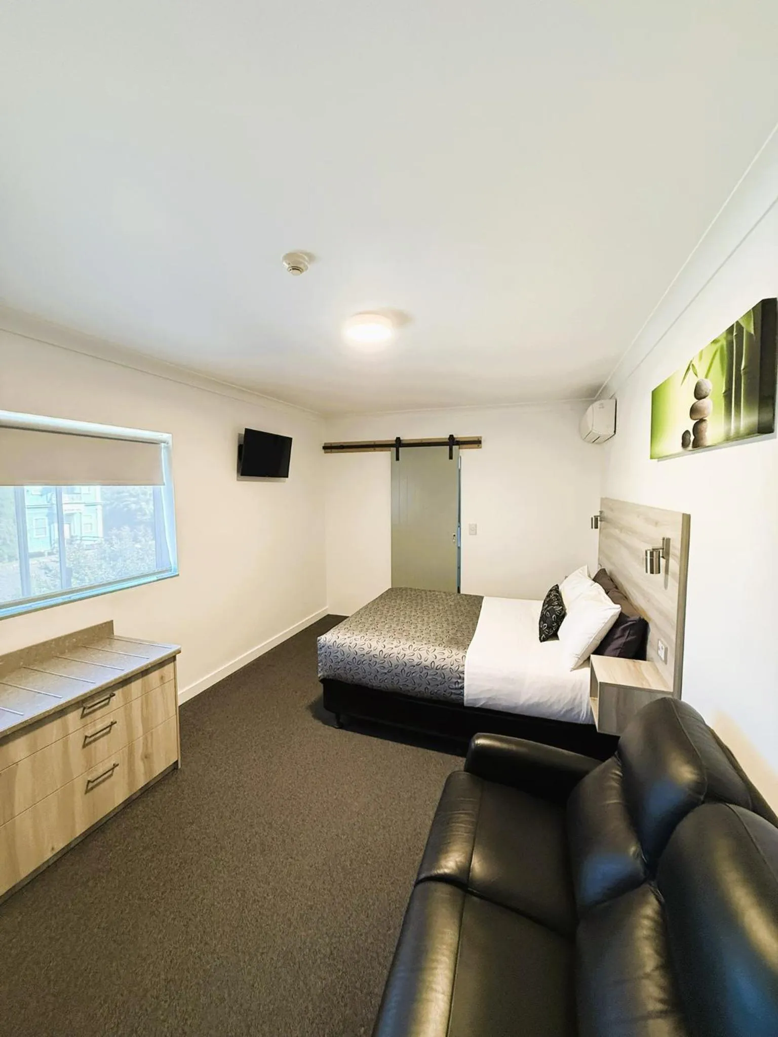 Bed in Childers Oasis Motel