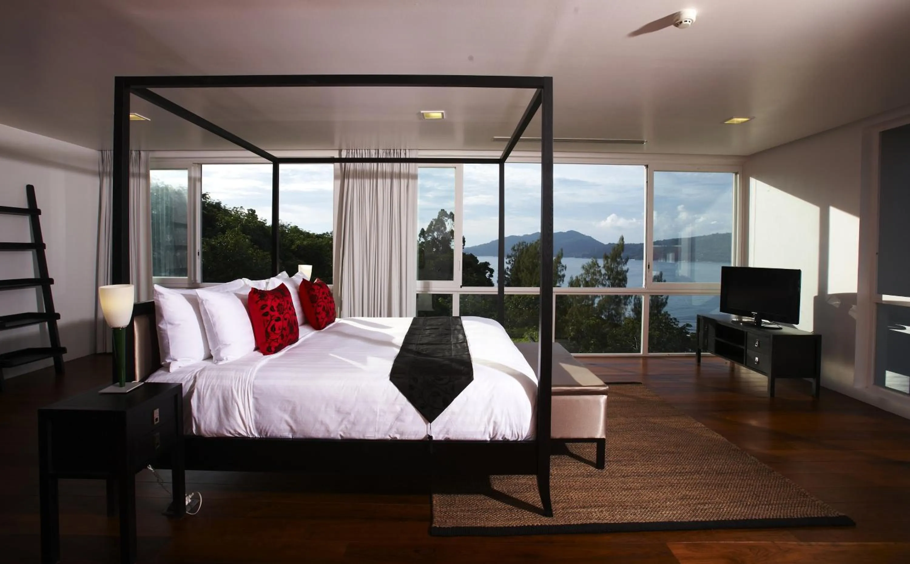 Bedroom, Bed in Jirana Patong