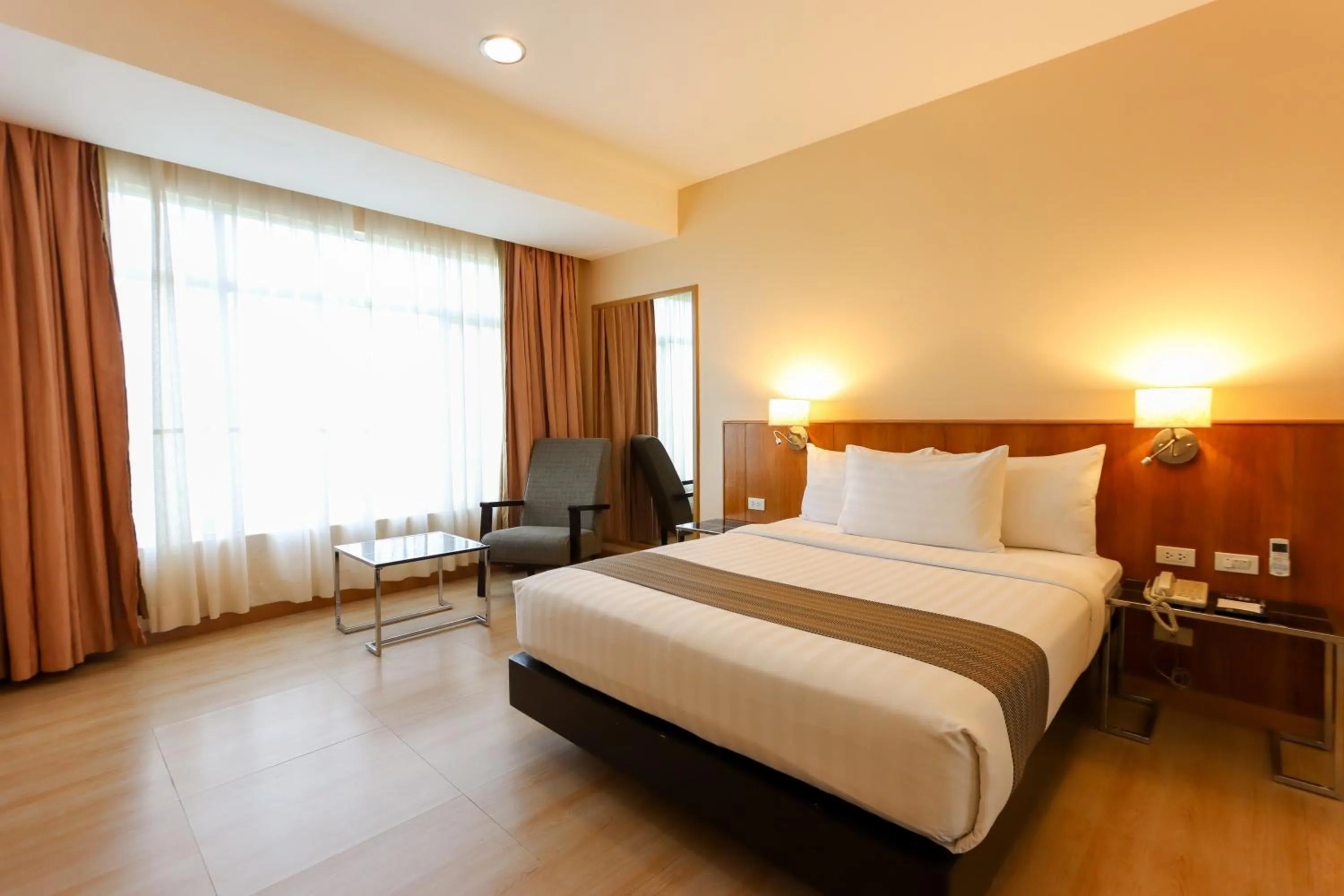 Bedroom, Bed in Paseo Premiere Hotel